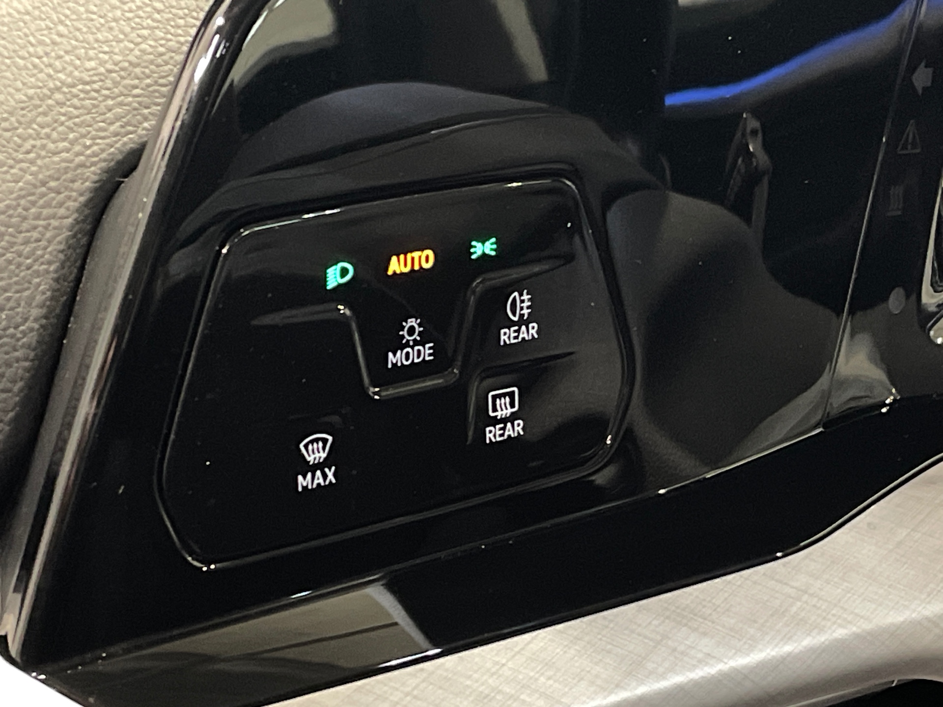 Photo 36 du véhicule VOLKSWAGEN GOLF