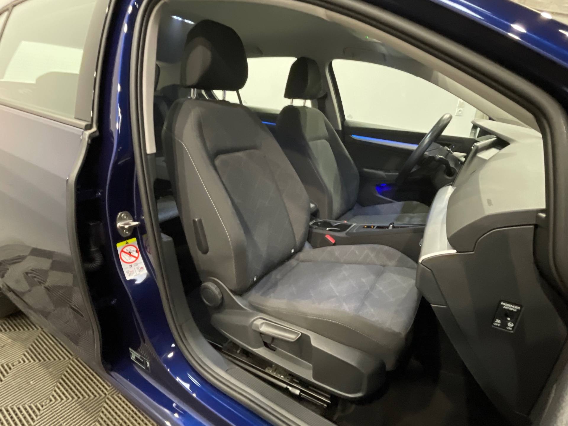 Photo 44 du véhicule VOLKSWAGEN GOLF