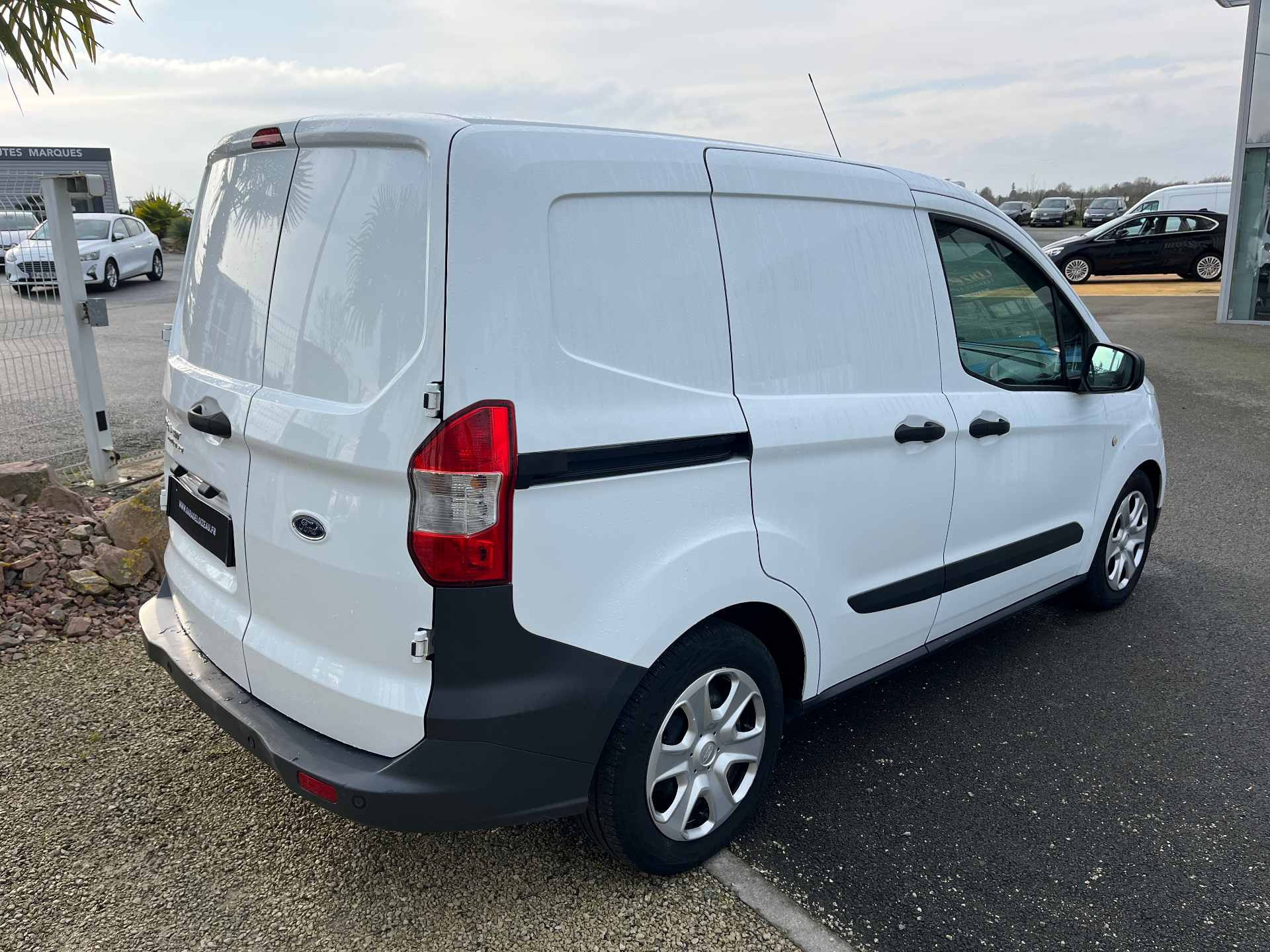 b9896ab9-e235-4546-8d9d-5b9722e07c24