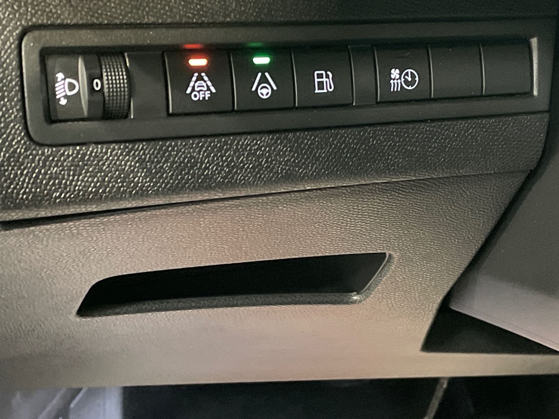 Photo 39 du véhicule PEUGEOT 3008