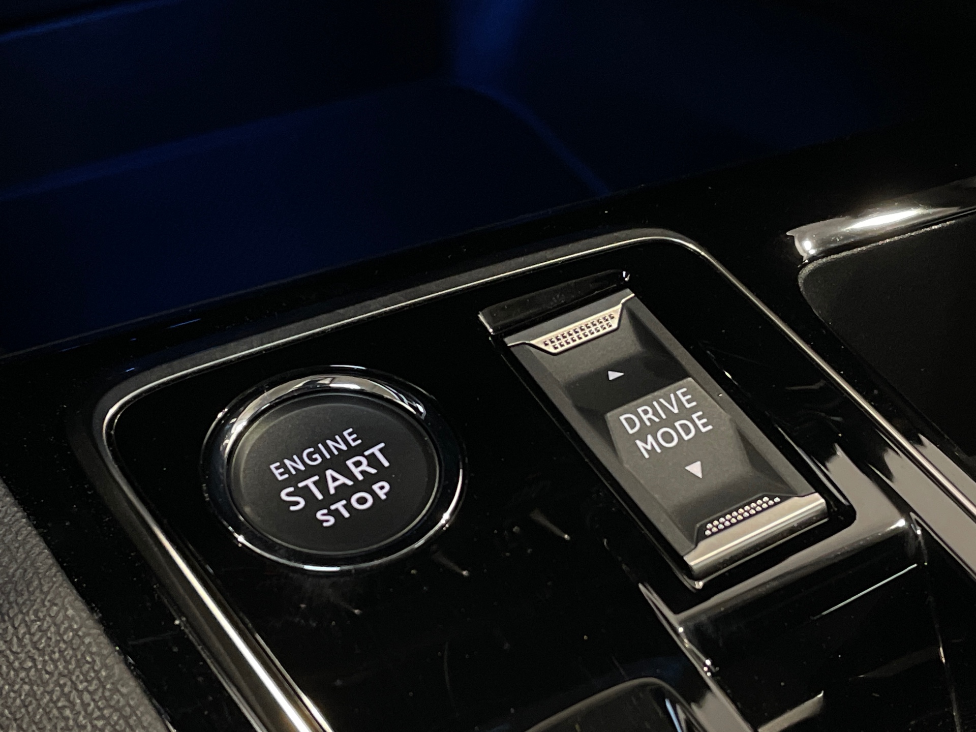 Photo 20 du véhicule PEUGEOT 3008