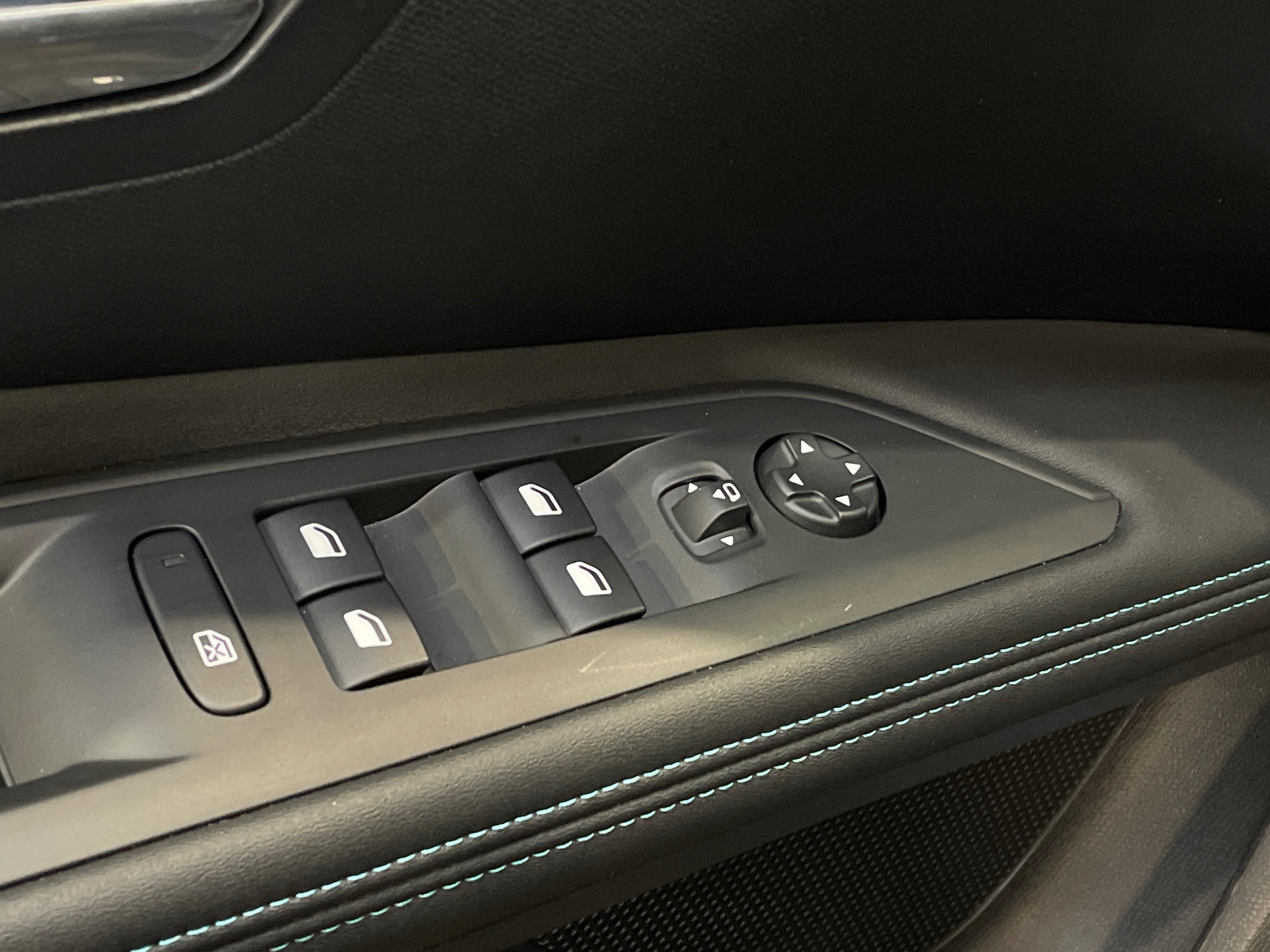 Photo 38 du véhicule PEUGEOT 3008