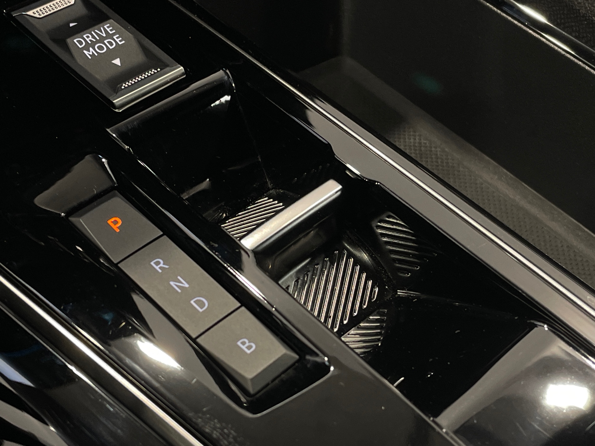 Photo 21 du véhicule PEUGEOT 3008