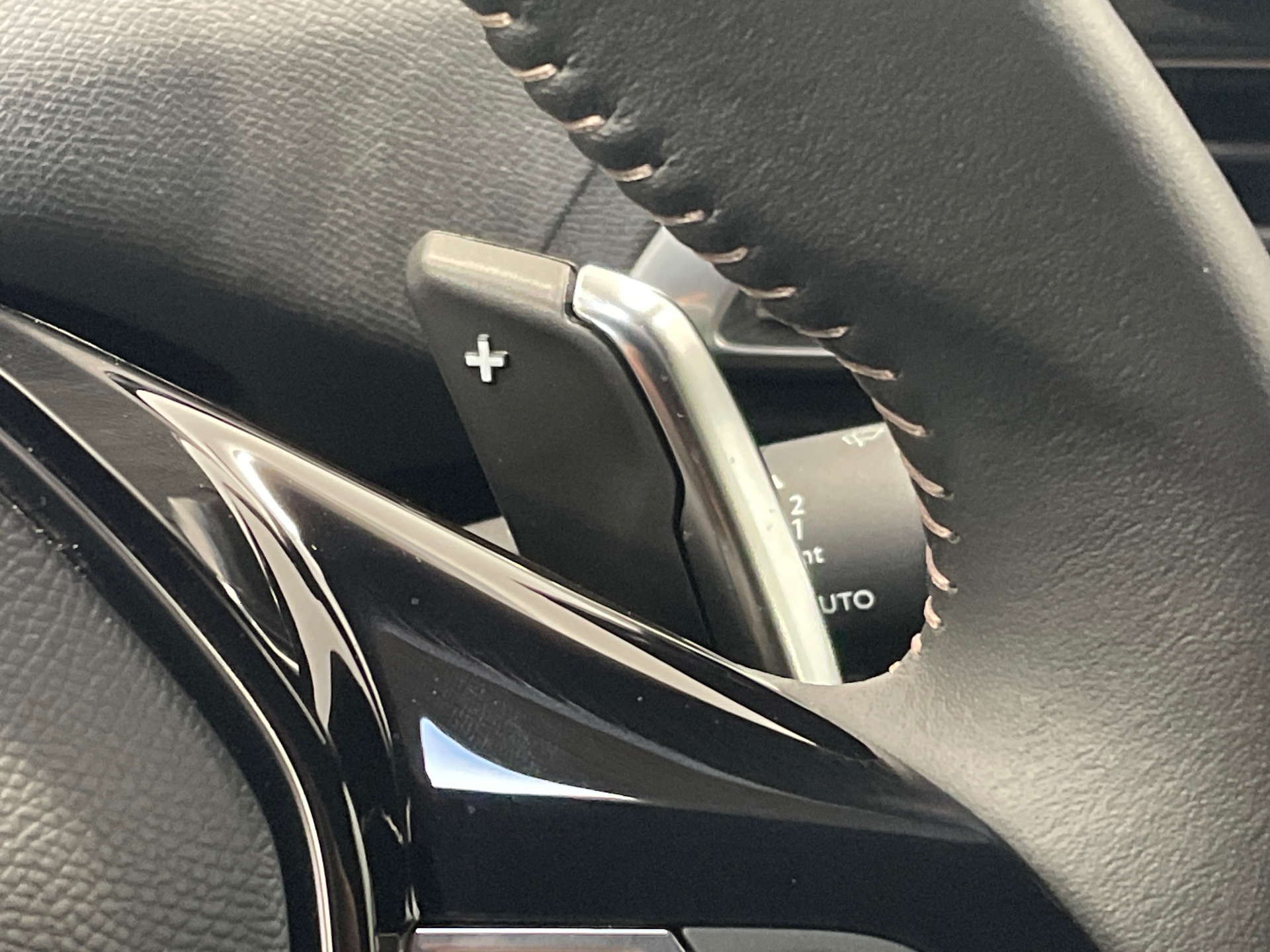 Photo 32 du véhicule PEUGEOT 3008