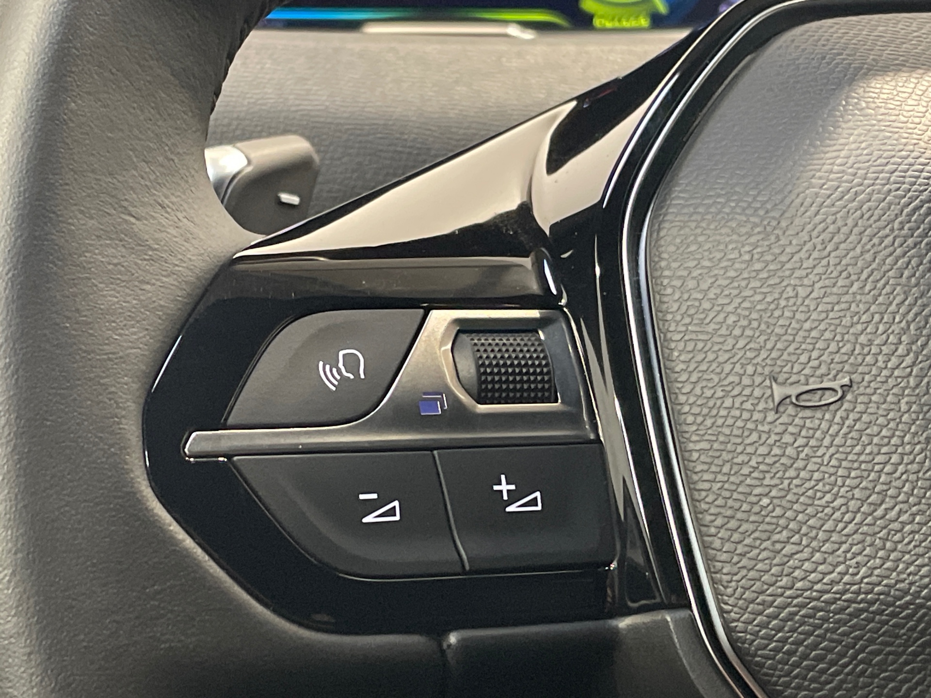 Photo 29 du véhicule PEUGEOT 3008