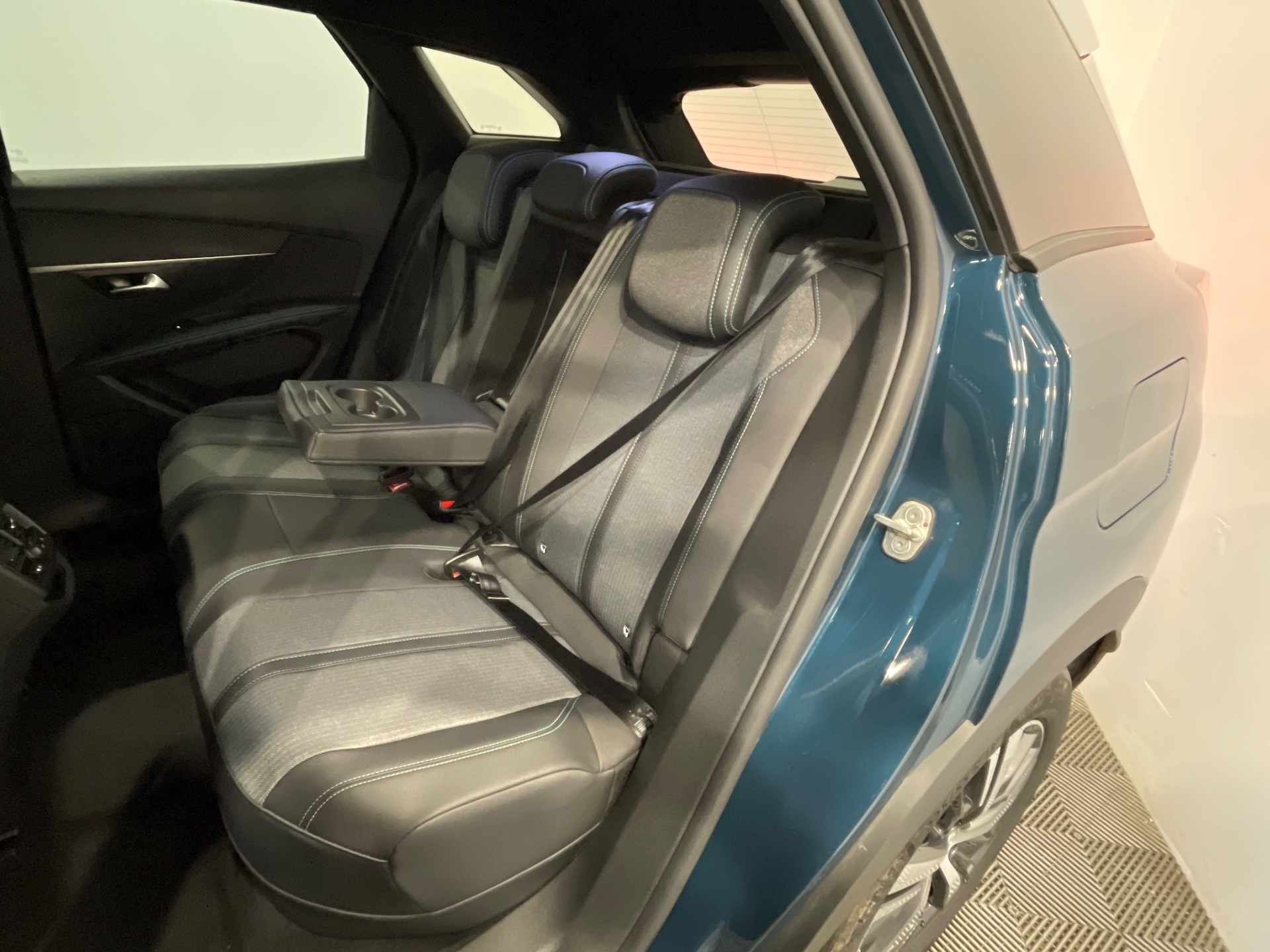 Photo 10 du véhicule PEUGEOT 3008