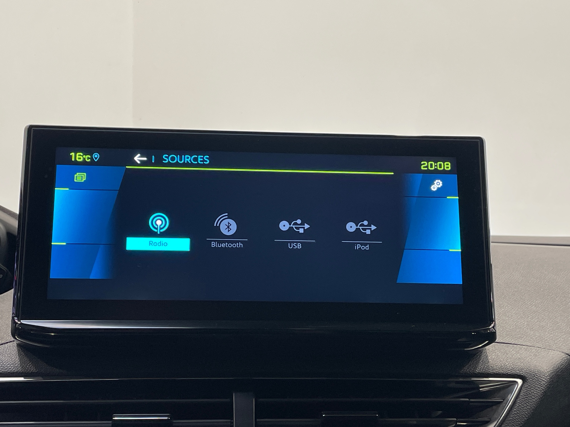 Photo 14 du véhicule PEUGEOT 3008