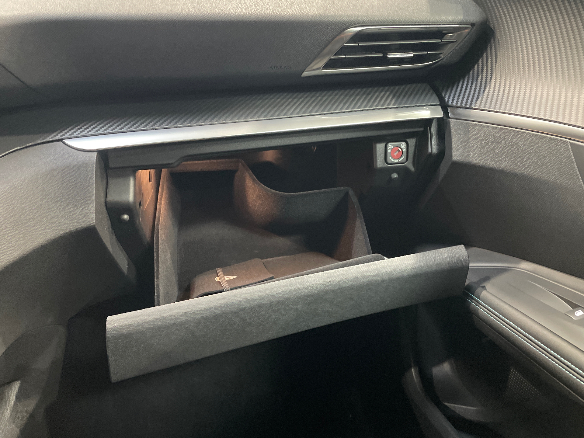 Photo 27 du véhicule PEUGEOT 3008