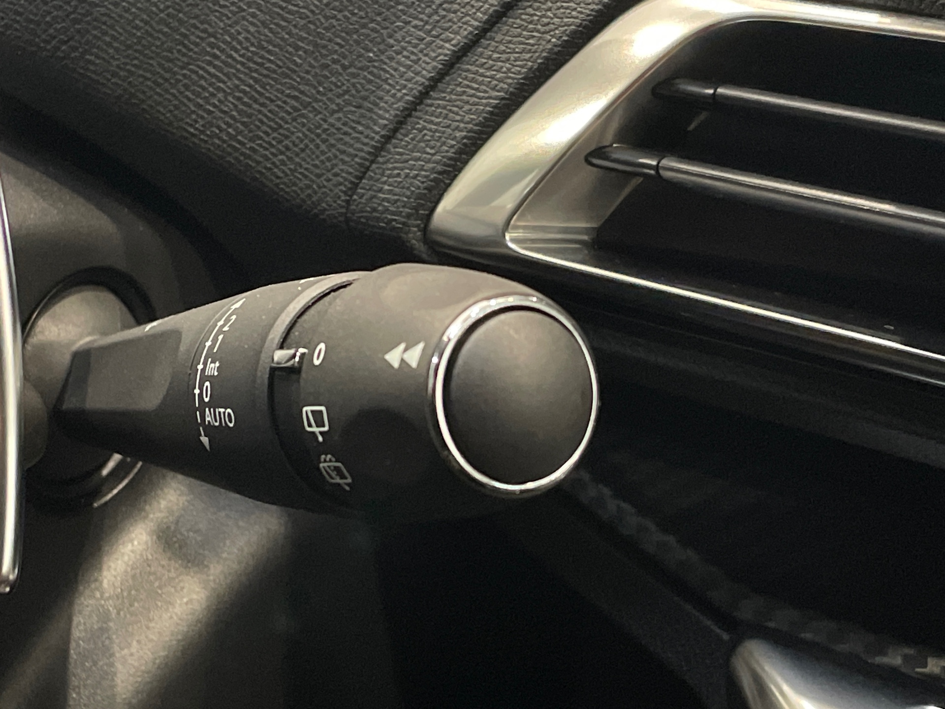 Photo 34 du véhicule PEUGEOT 3008