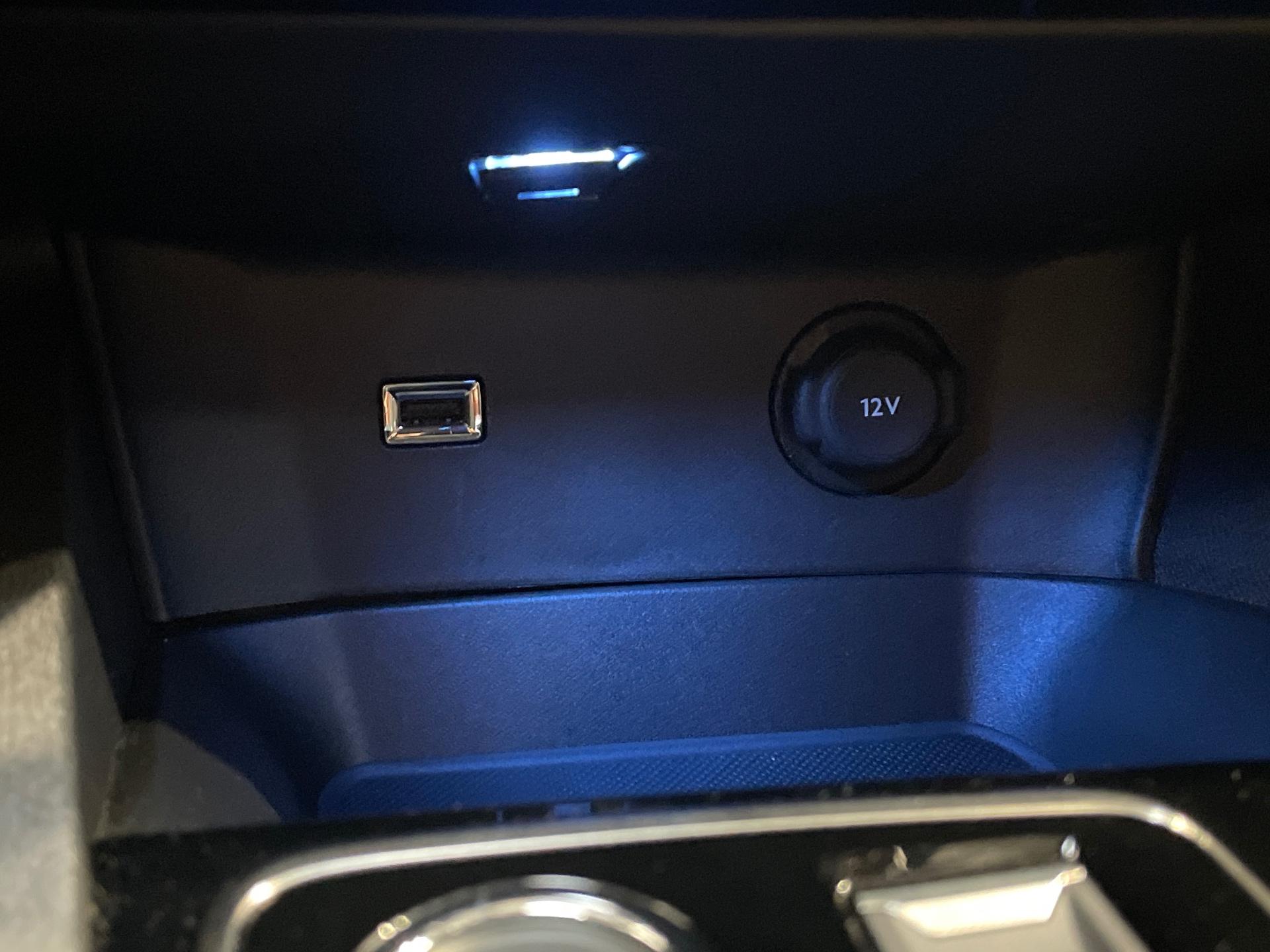 Photo 19 du véhicule PEUGEOT 3008