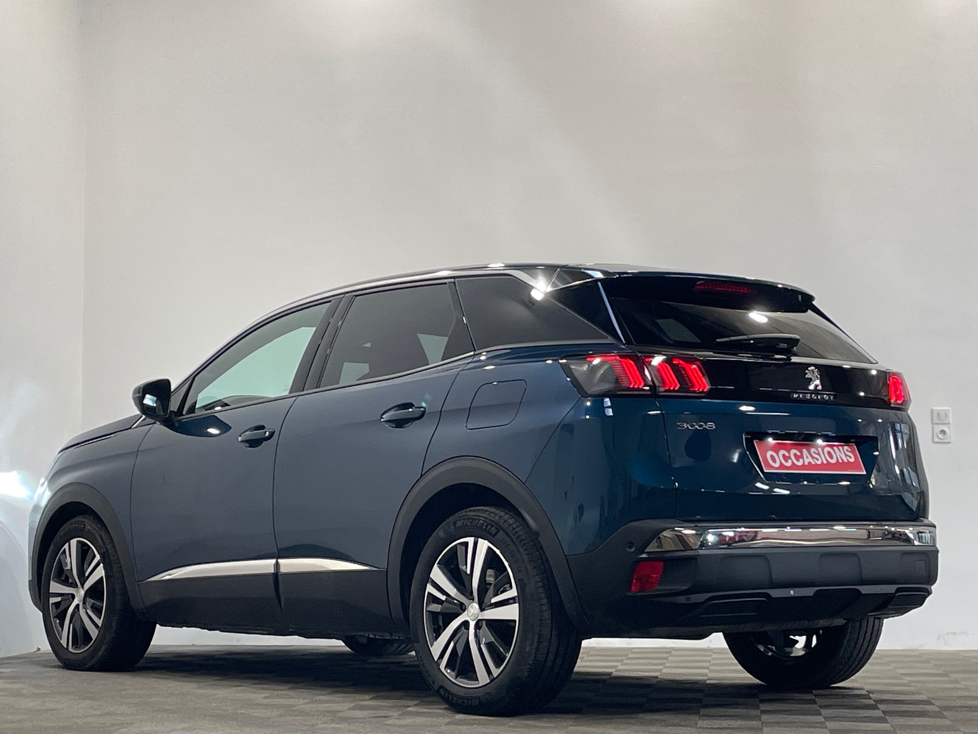 Photo 4 du véhicule PEUGEOT 3008