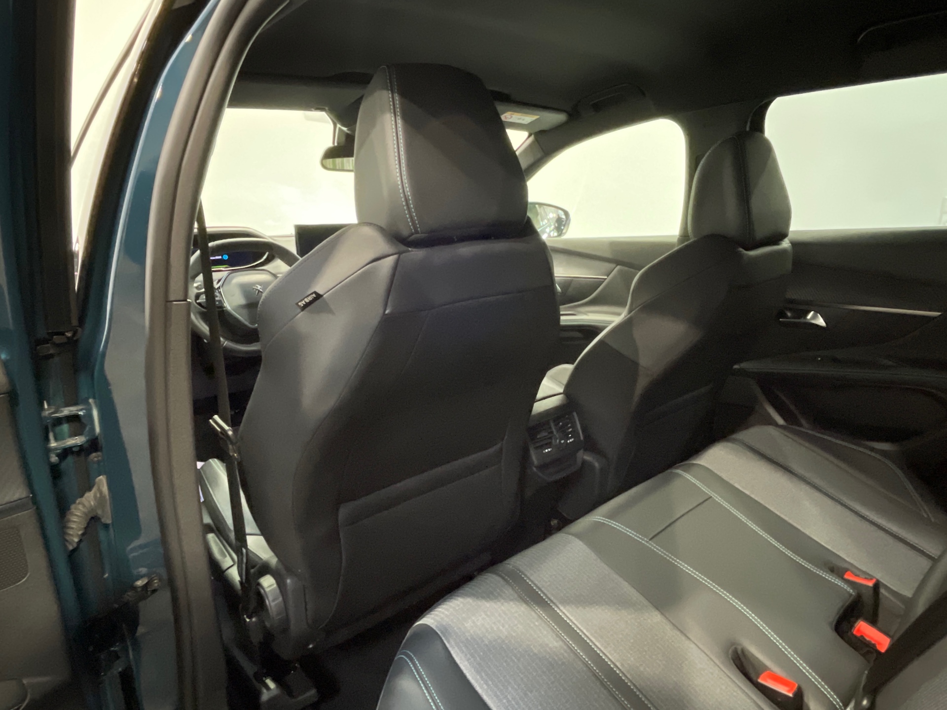 Photo 42 du véhicule PEUGEOT 3008