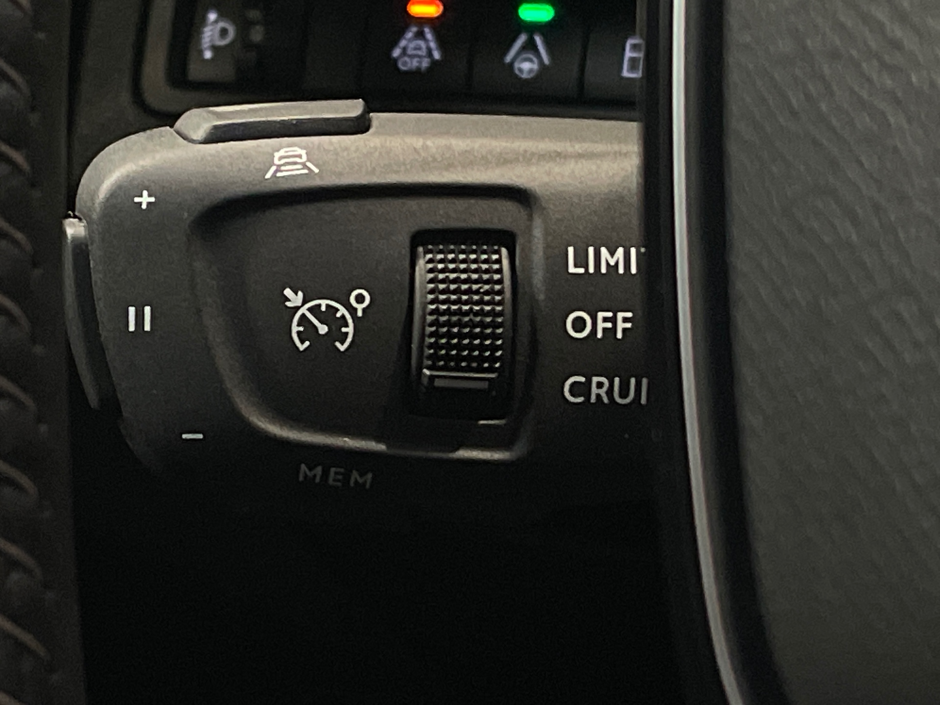 Photo 35 du véhicule PEUGEOT 3008