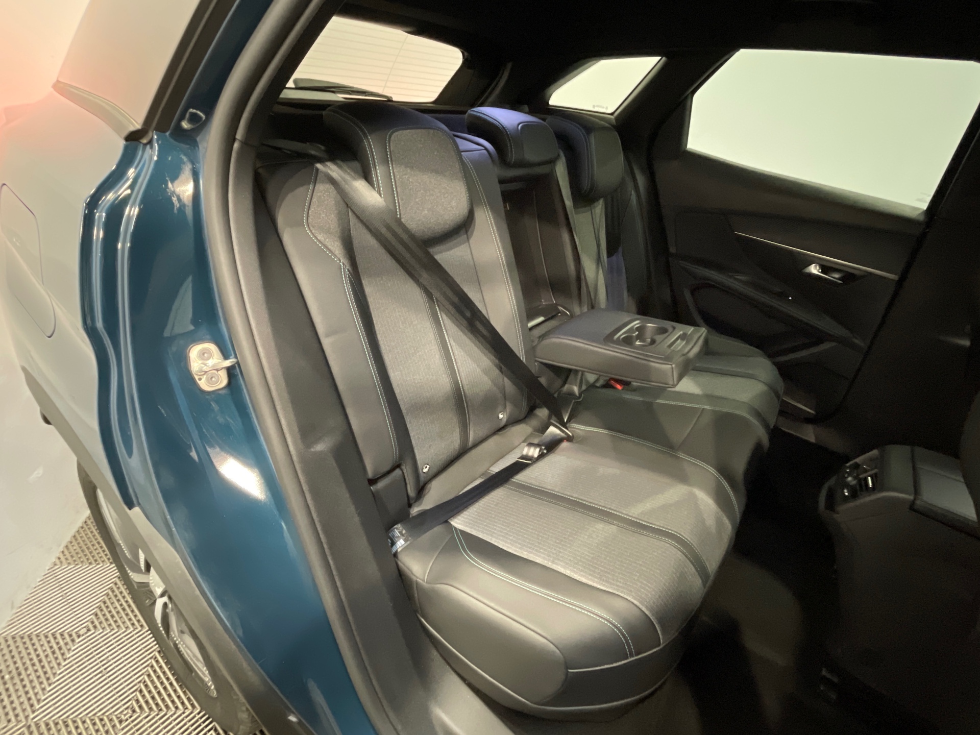 Photo 43 du véhicule PEUGEOT 3008