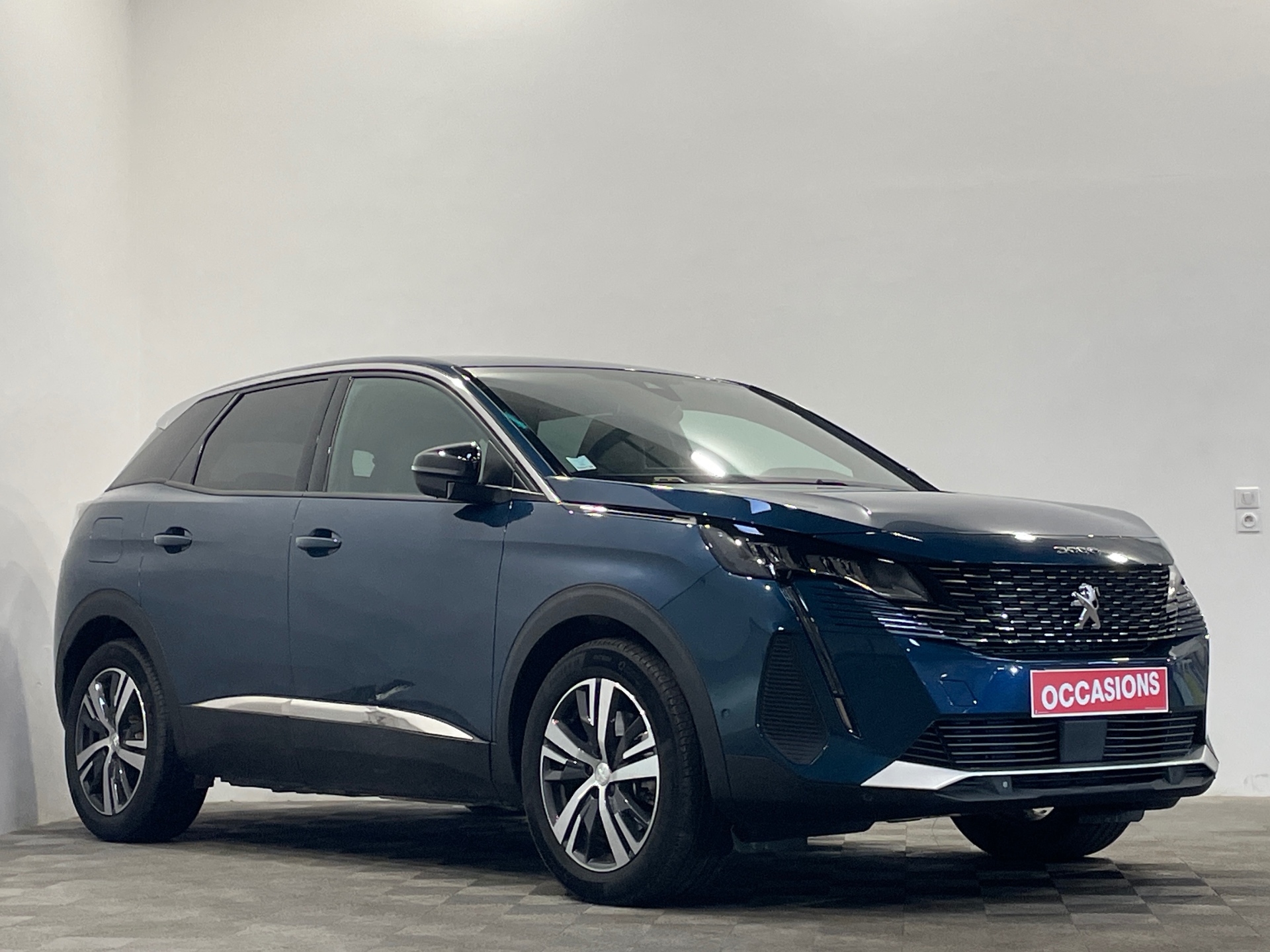 Photo 2 du véhicule PEUGEOT 3008