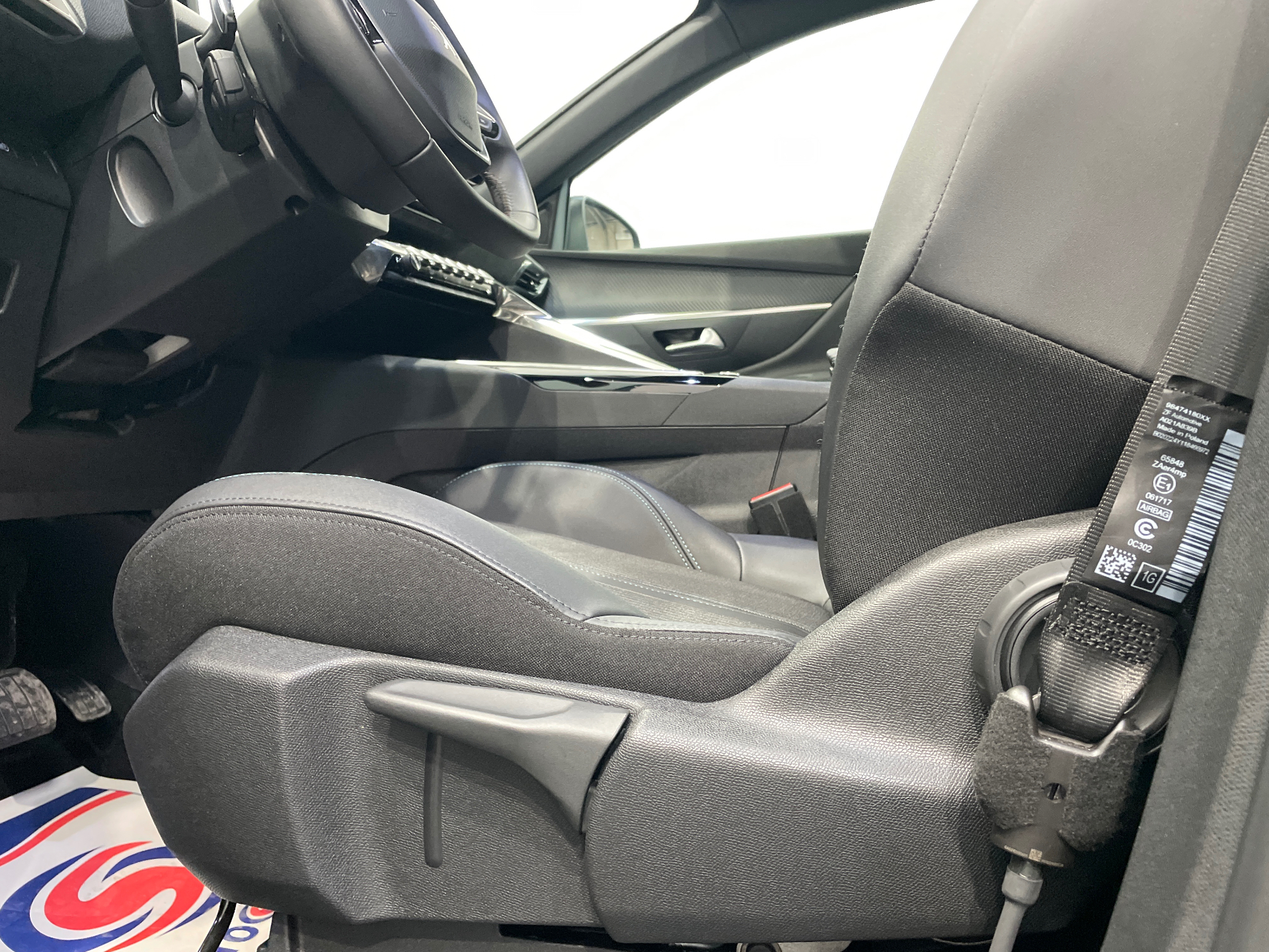 Photo 40 du véhicule PEUGEOT 3008