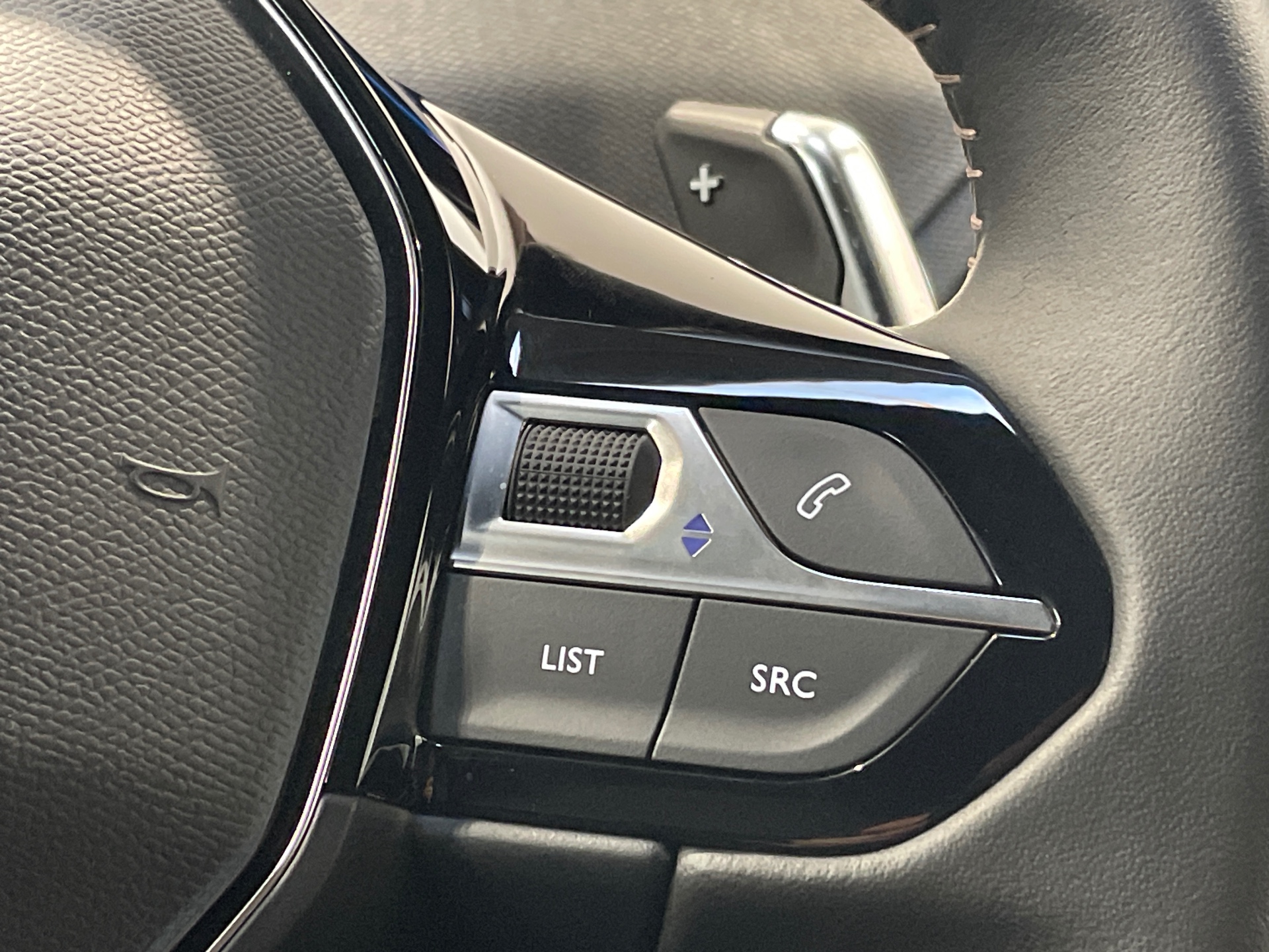 Photo 30 du véhicule PEUGEOT 3008