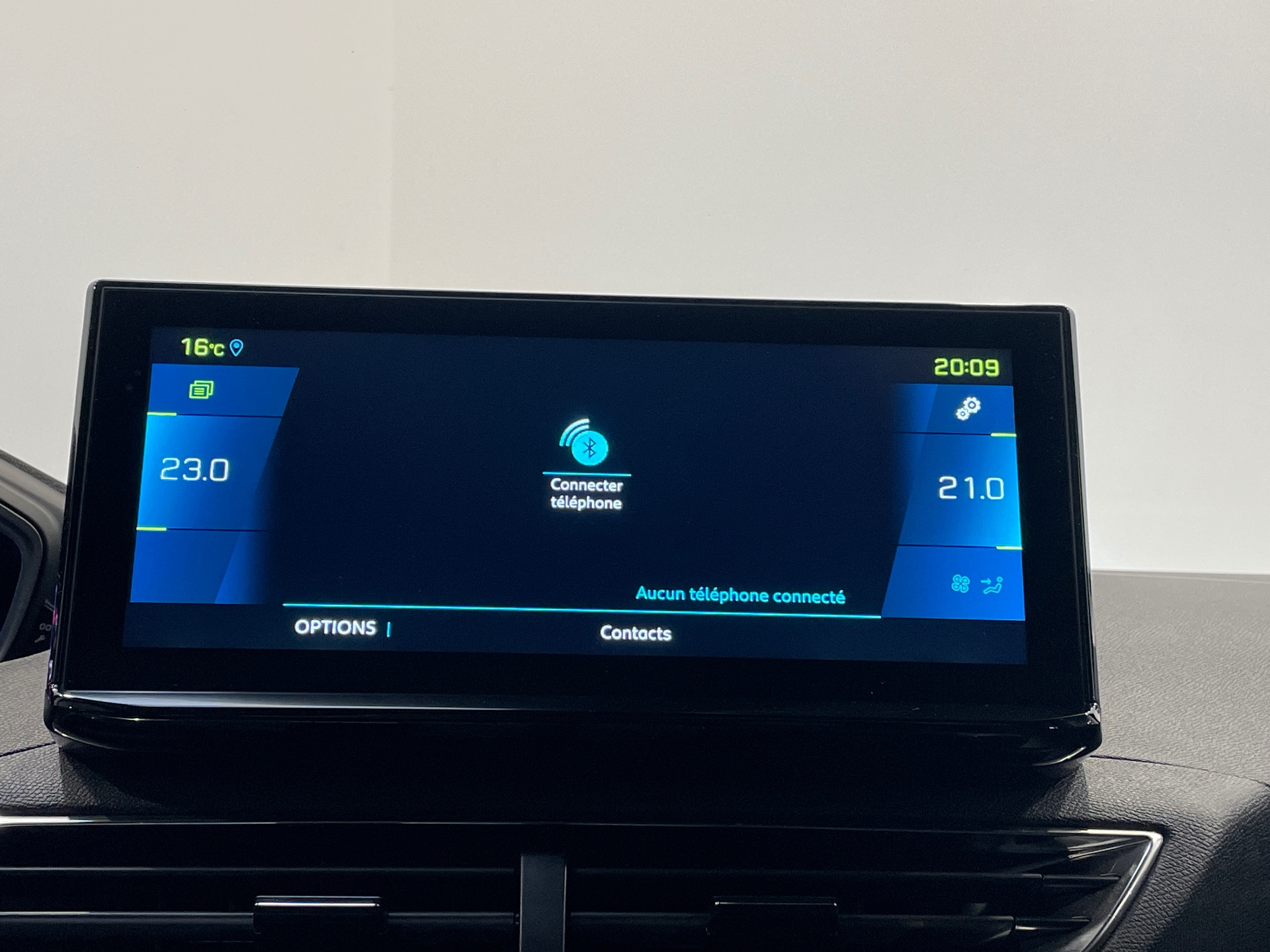 Photo 15 du véhicule PEUGEOT 3008