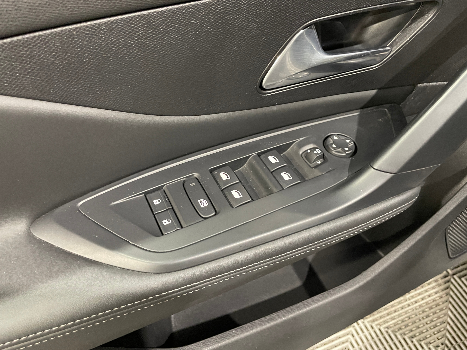 Photo 36 du véhicule PEUGEOT 308