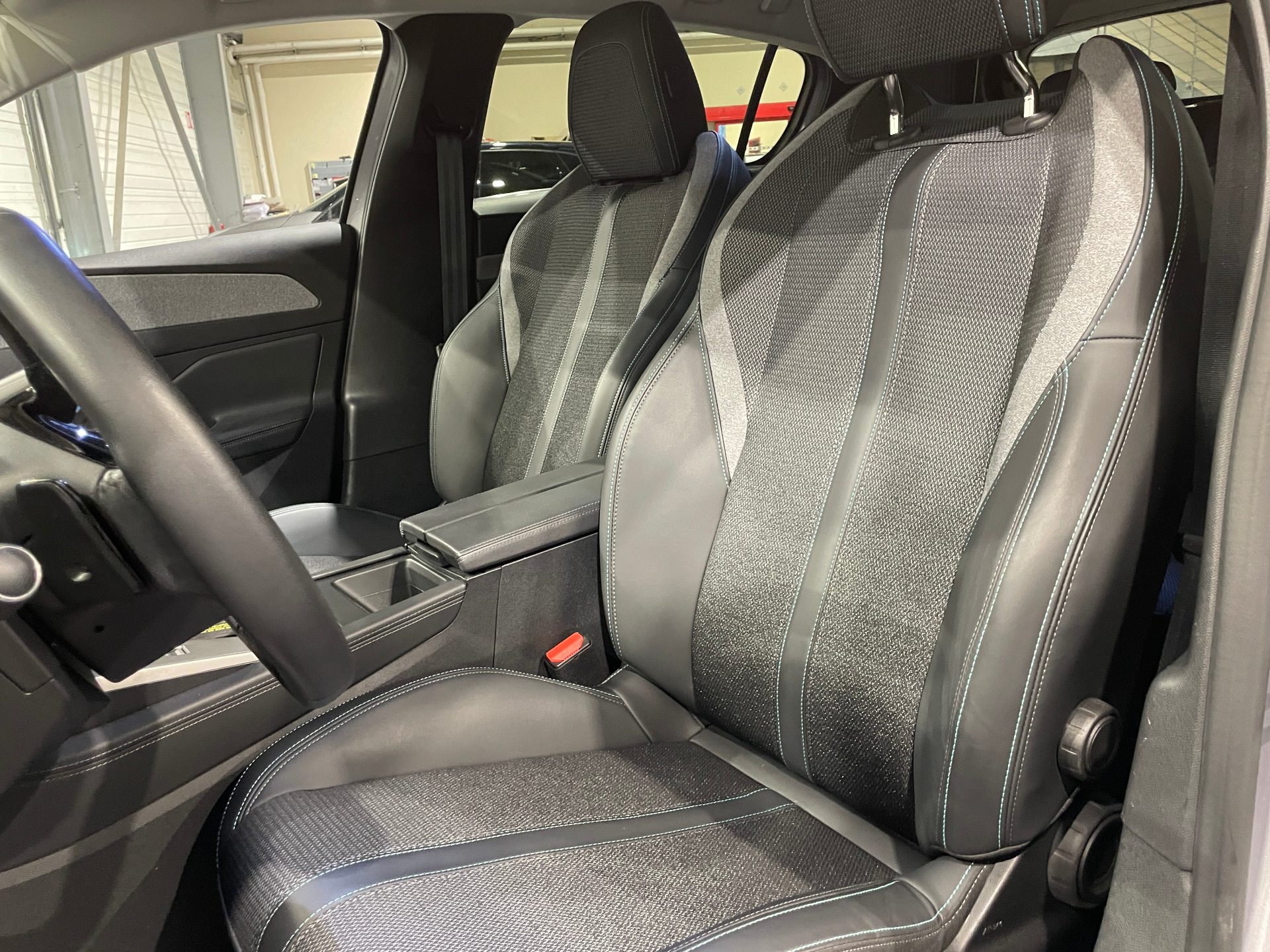 Photo 11 du véhicule PEUGEOT 308