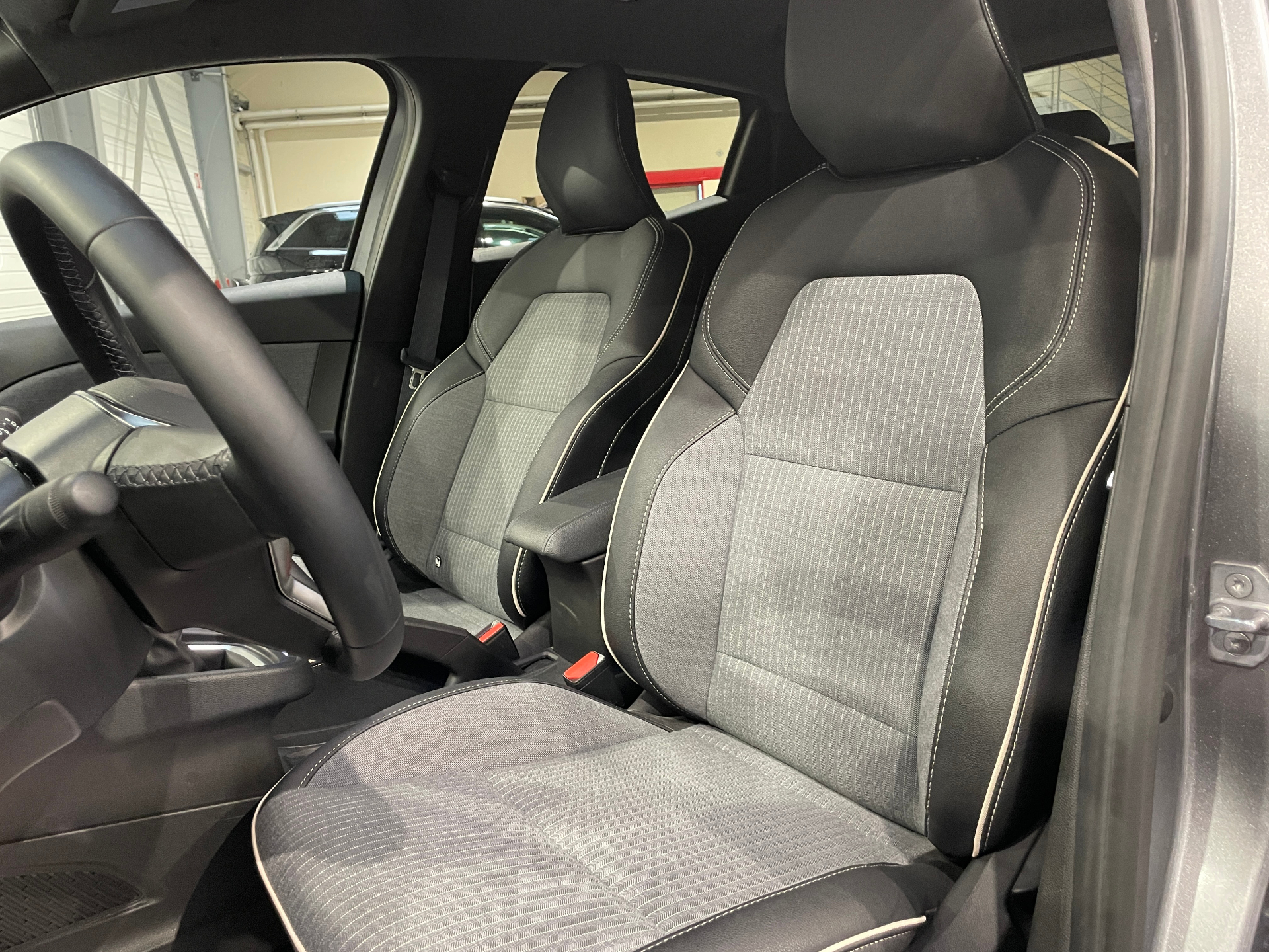 Photo 11 du véhicule RENAULT CLIO V