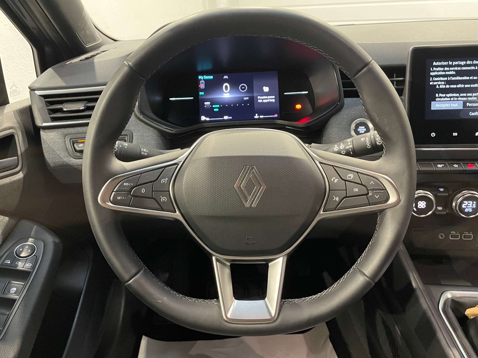 Photo 14 du véhicule RENAULT CLIO V