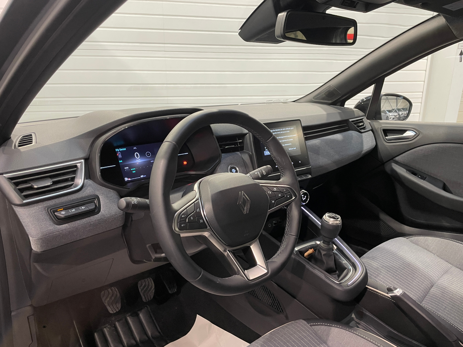 Photo 10 du véhicule RENAULT CLIO V