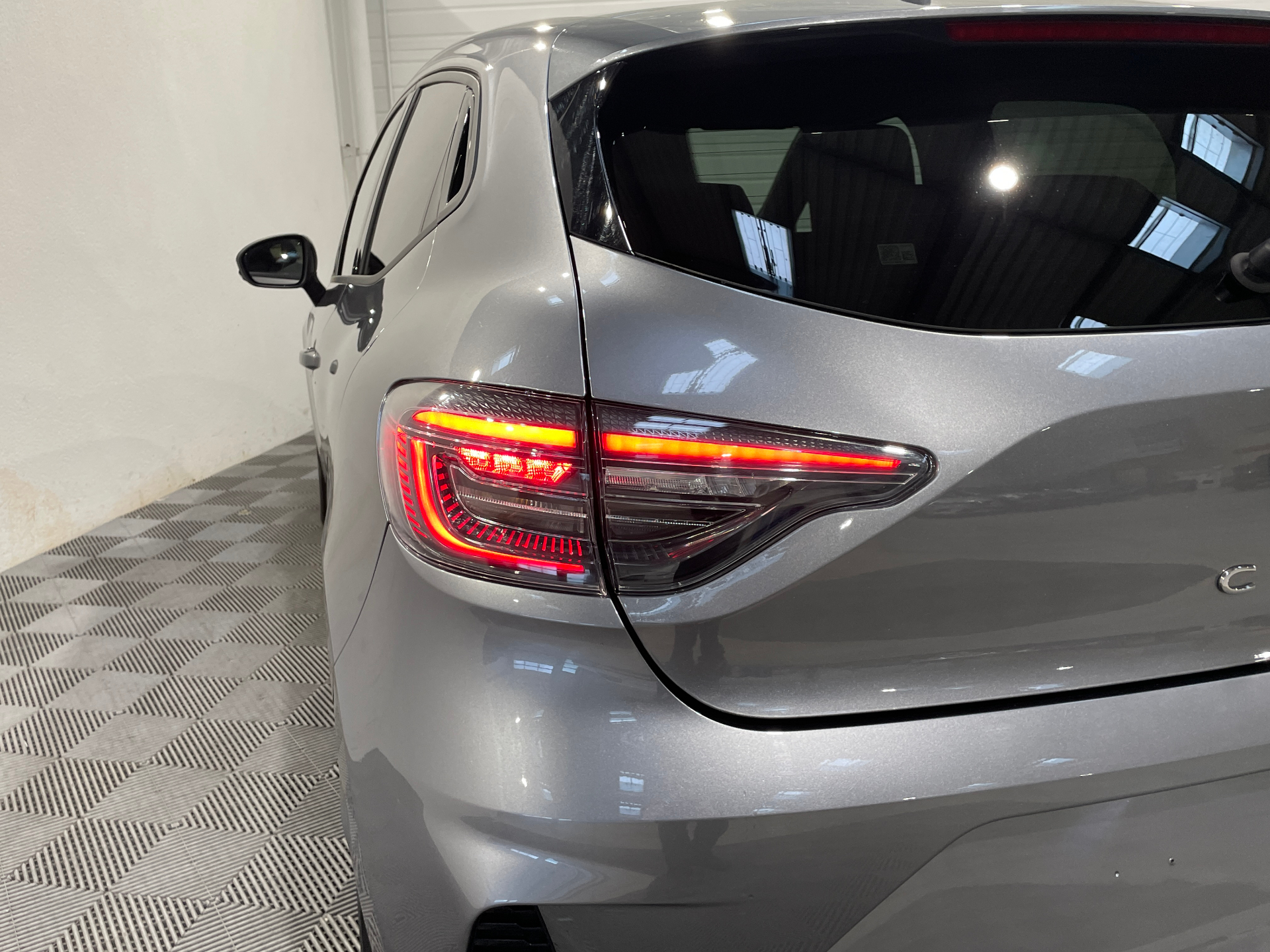 Photo 8 du véhicule RENAULT CLIO V