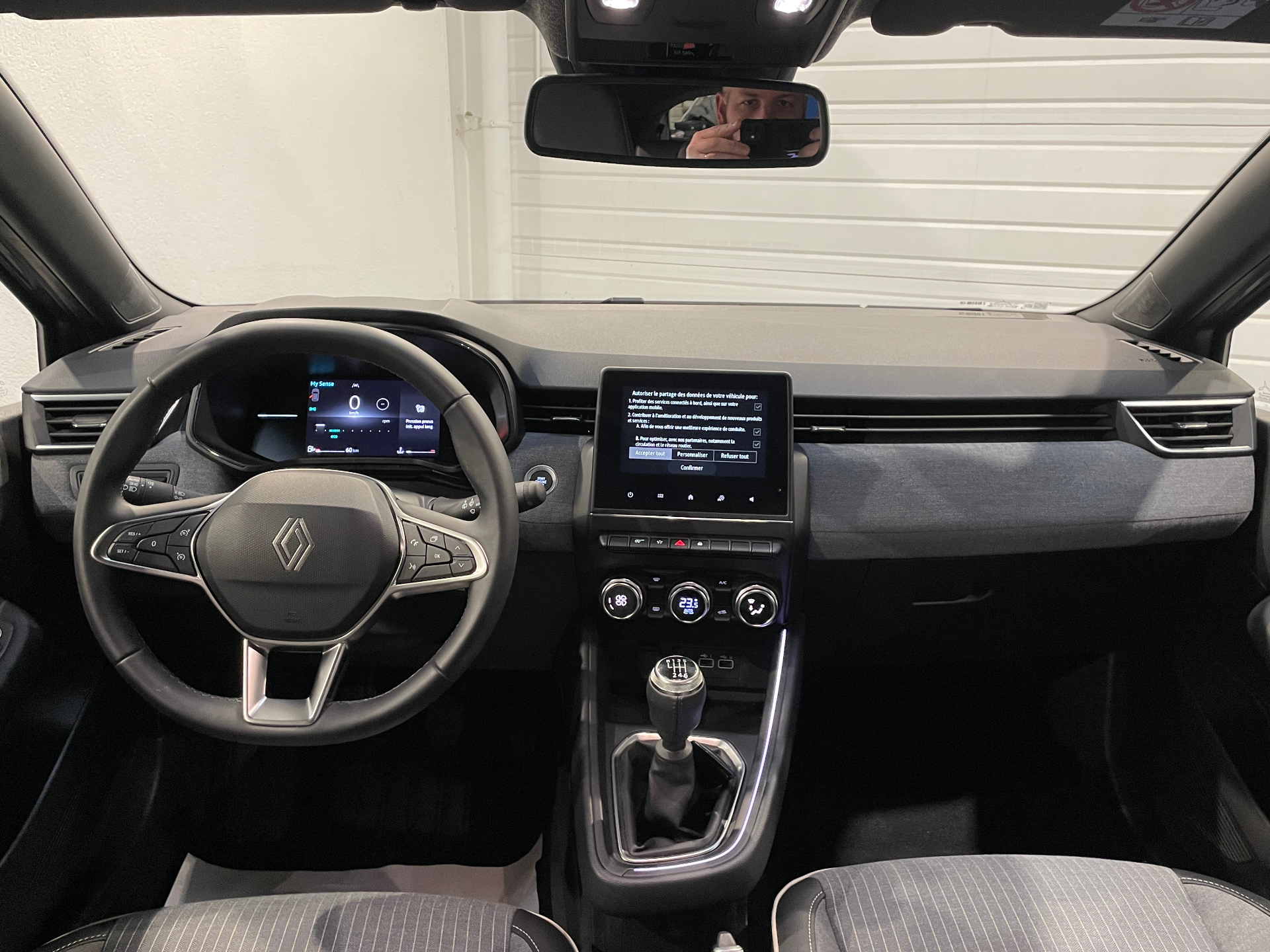 Photo 13 du véhicule RENAULT CLIO V