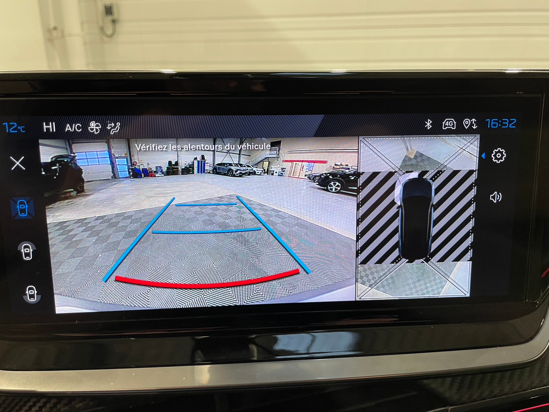 Photo 37 du véhicule PEUGEOT 2008