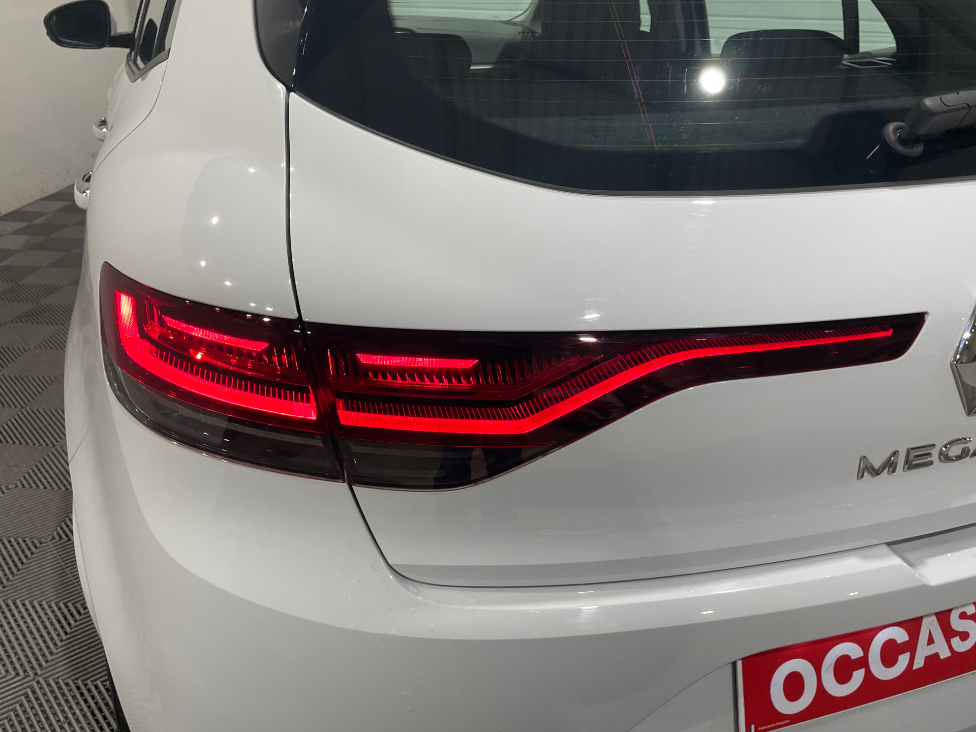 Photo 8 du véhicule RENAULT MEGANE IV BERLINE