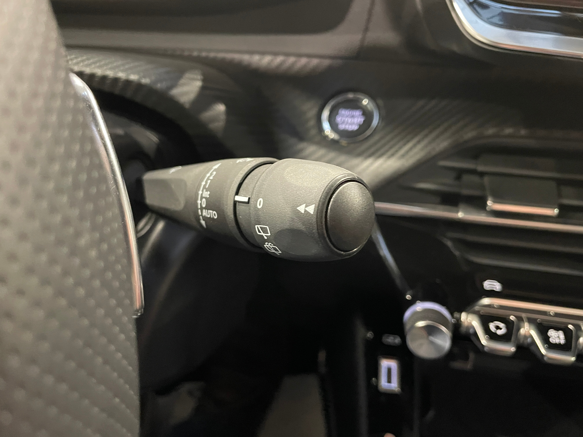 Photo 31 du véhicule PEUGEOT 2008