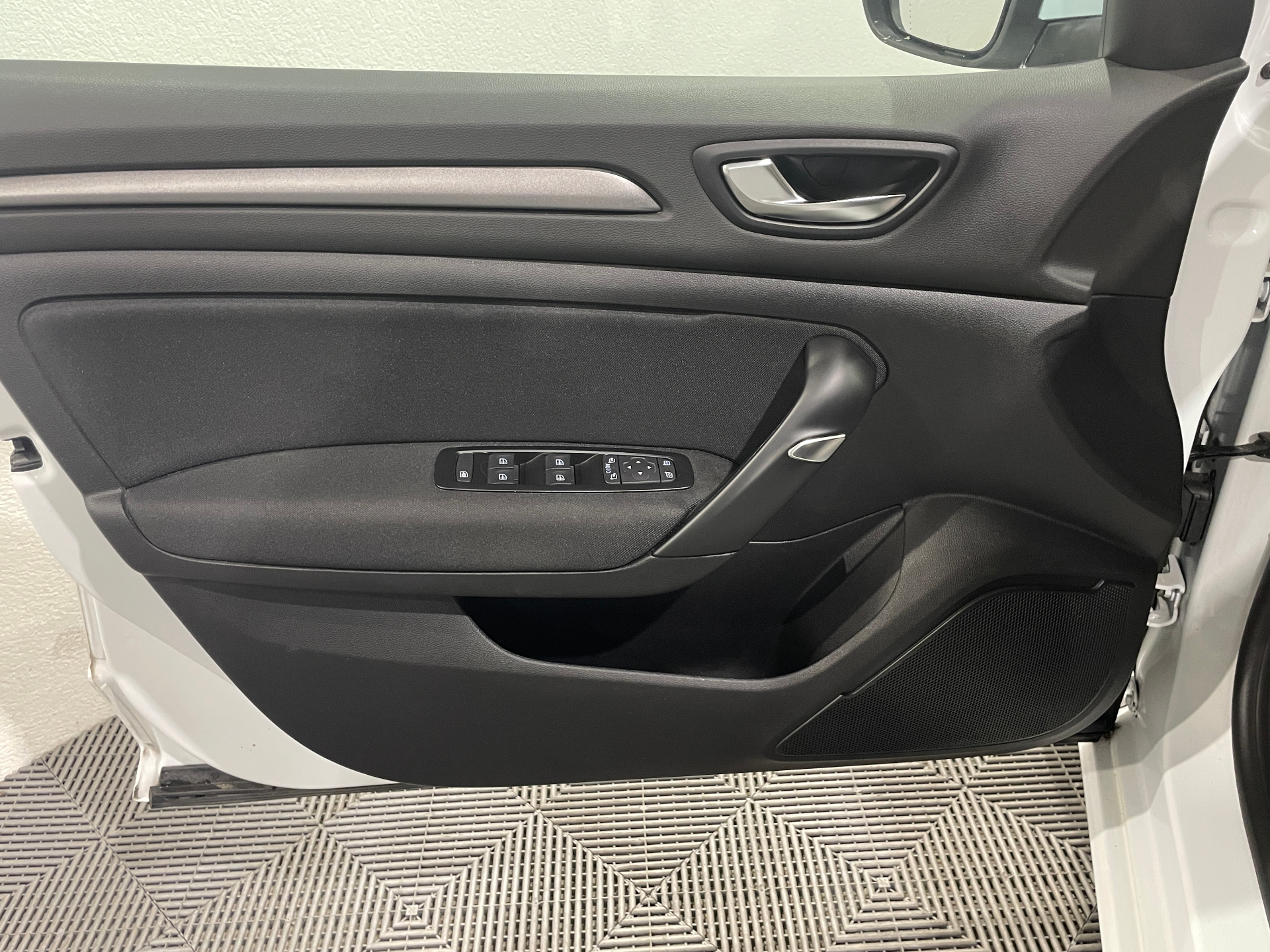 Photo 34 du véhicule RENAULT MEGANE IV BERLINE