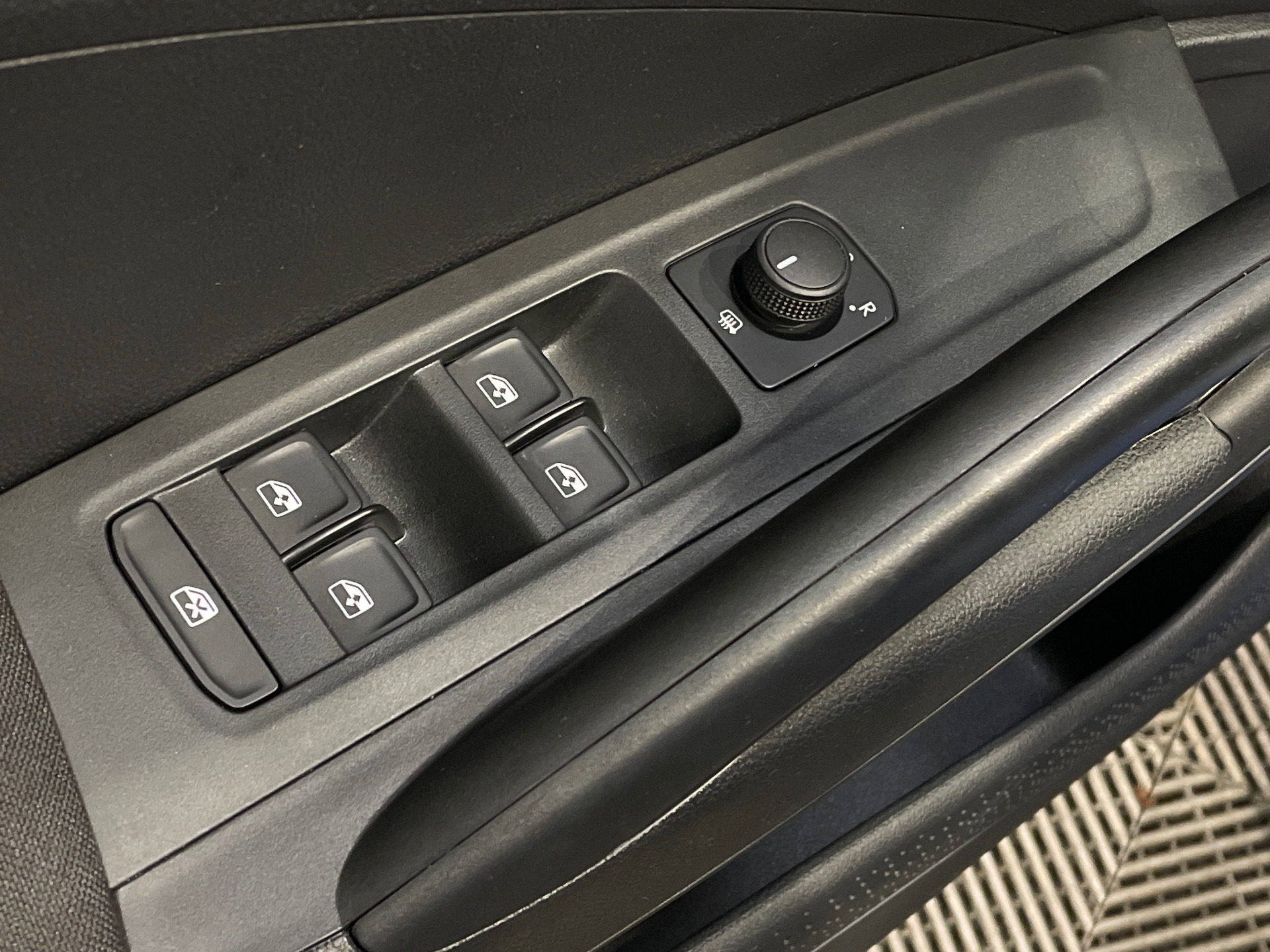 Photo 34 du véhicule SKODA FABIA