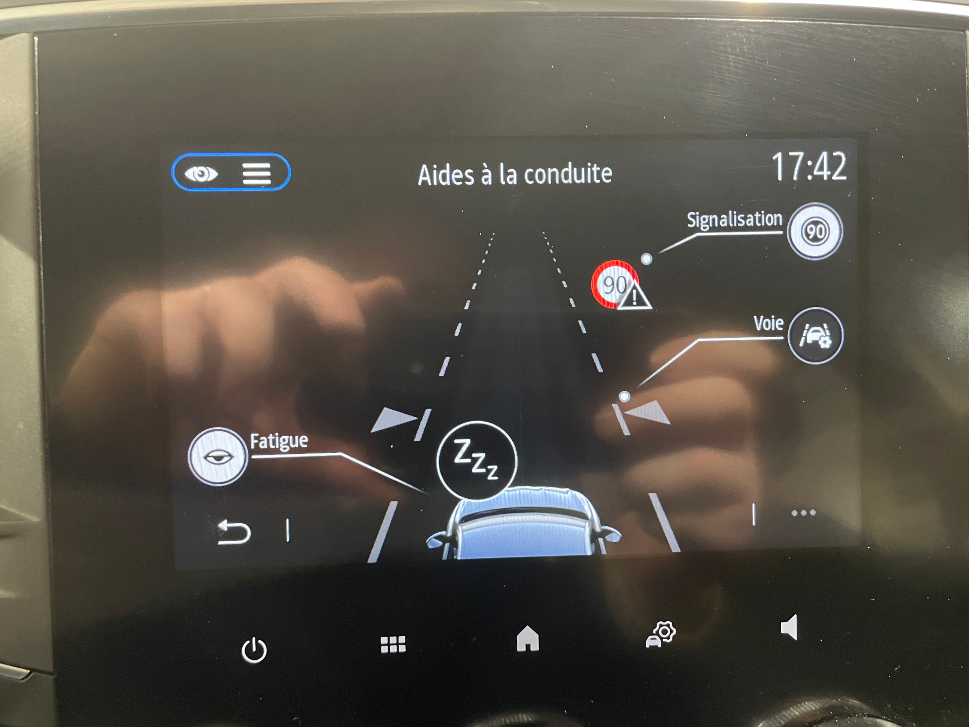 Photo 21 du véhicule RENAULT MEGANE IV BERLINE