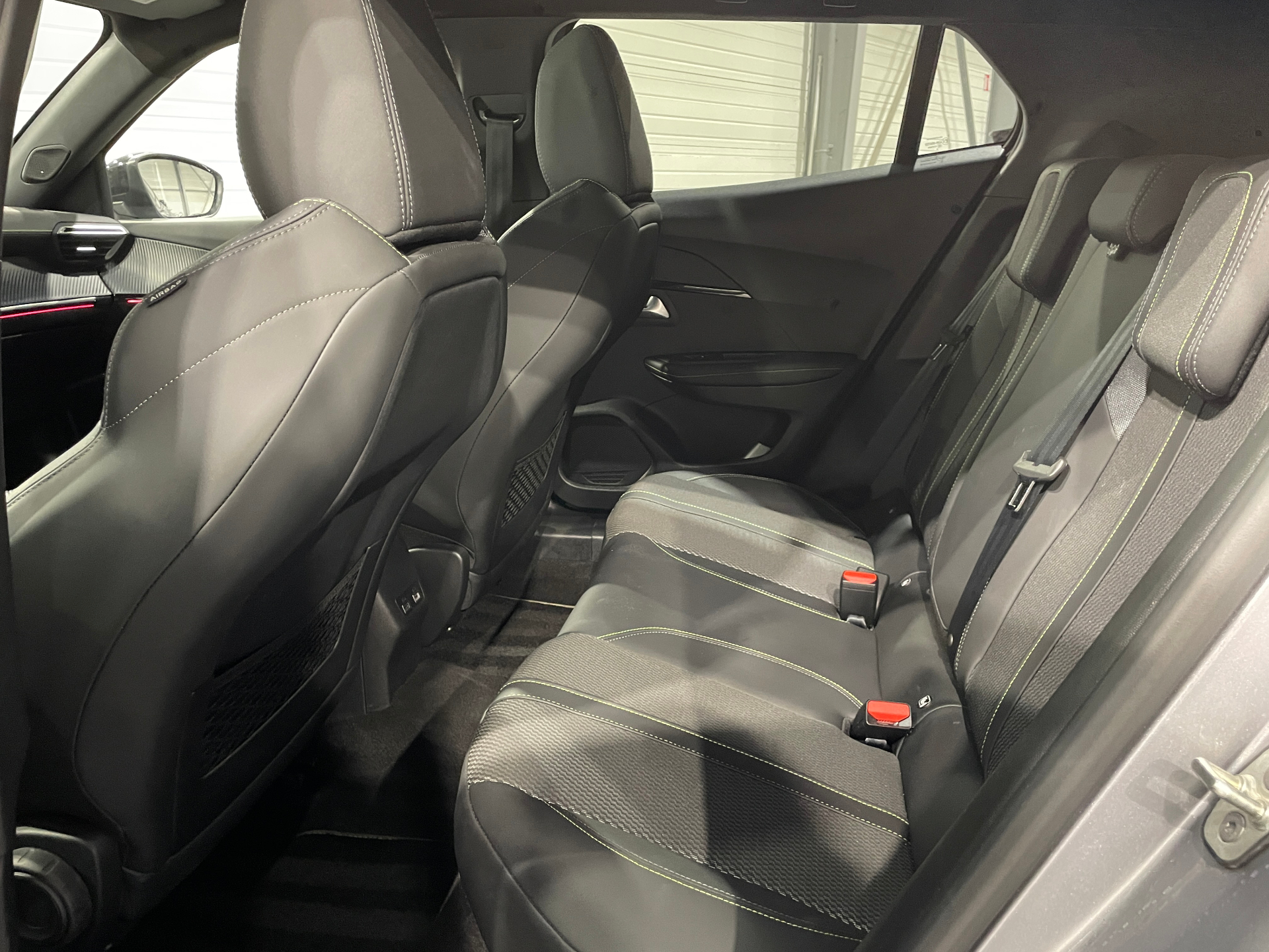 Photo 12 du véhicule PEUGEOT 2008