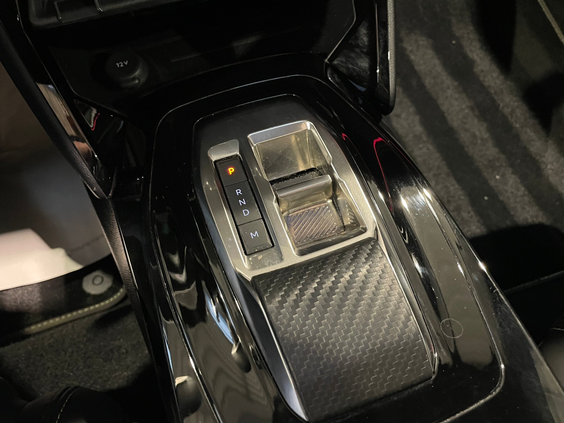 Photo 27 du véhicule PEUGEOT 2008