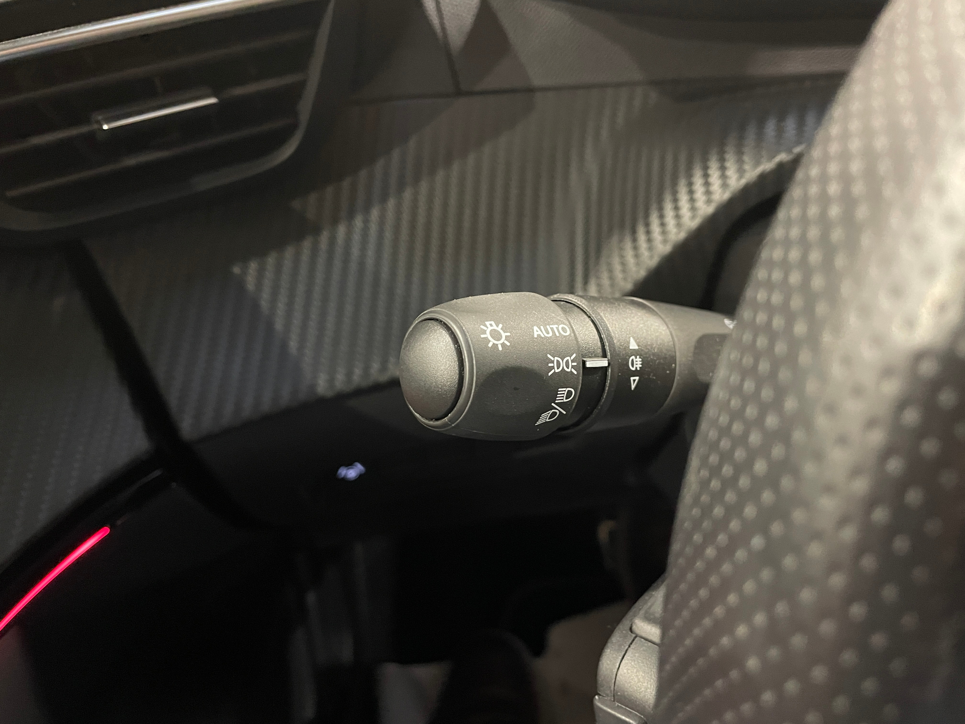 Photo 32 du véhicule PEUGEOT 2008