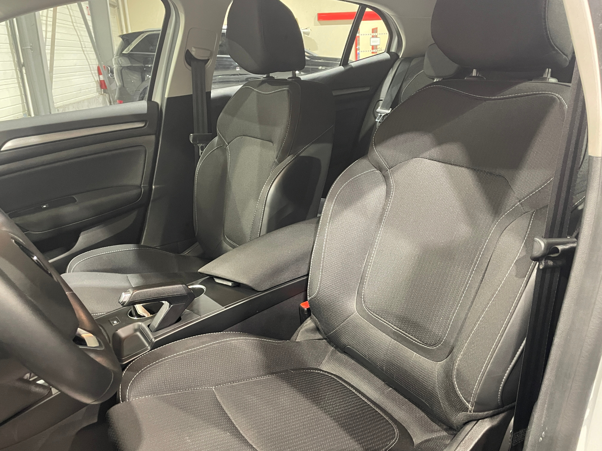 Photo 11 du véhicule RENAULT MEGANE IV BERLINE