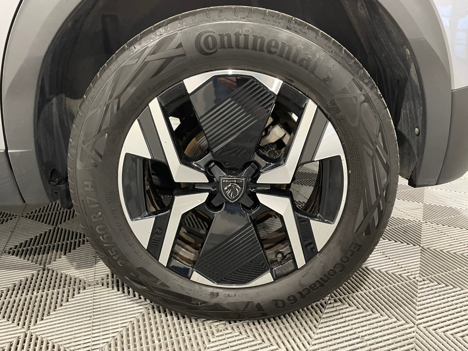 Photo 41 du véhicule PEUGEOT 2008