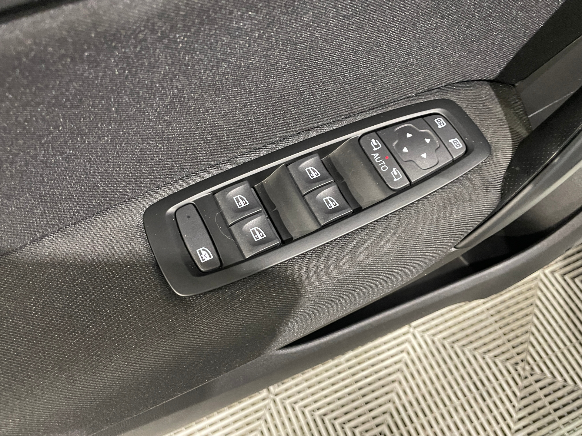 Photo 35 du véhicule RENAULT MEGANE IV BERLINE