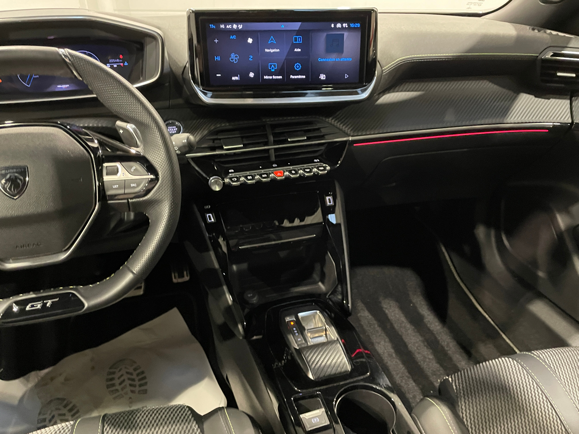 Photo 15 du véhicule PEUGEOT 2008