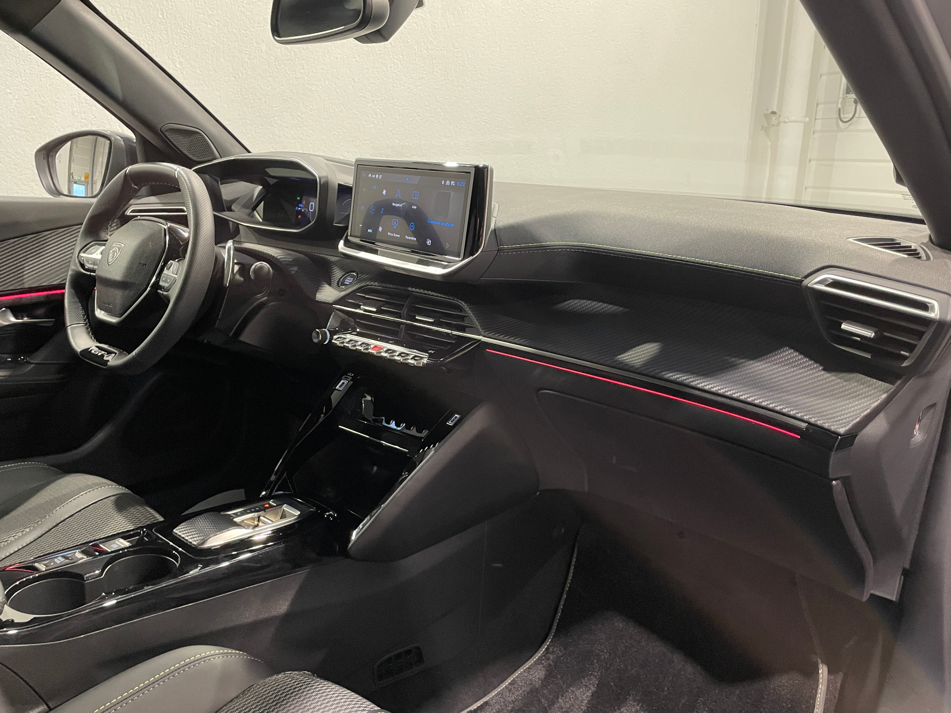 Photo 9 du véhicule PEUGEOT 2008