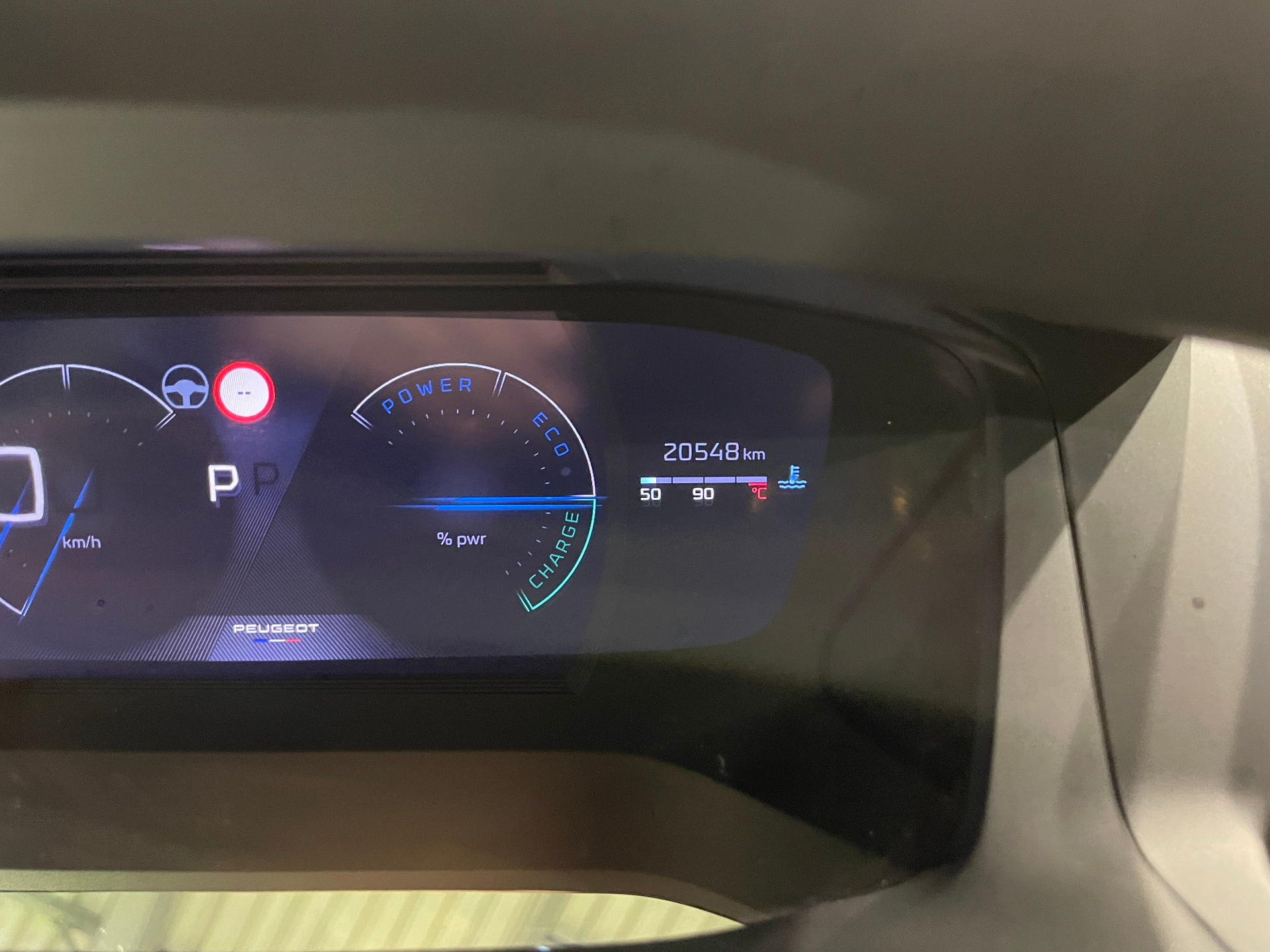 Photo 35 du véhicule PEUGEOT 2008