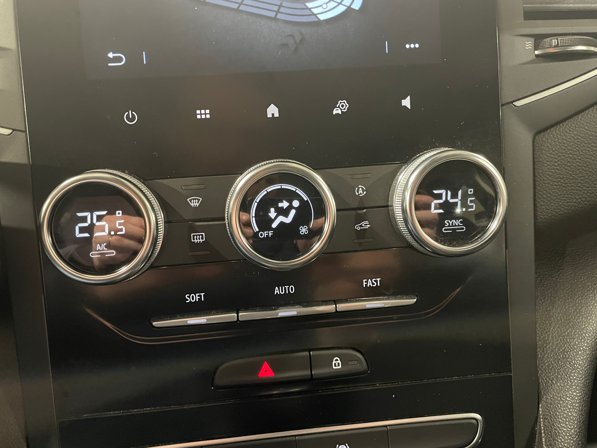 Photo 23 du véhicule RENAULT MEGANE IV BERLINE