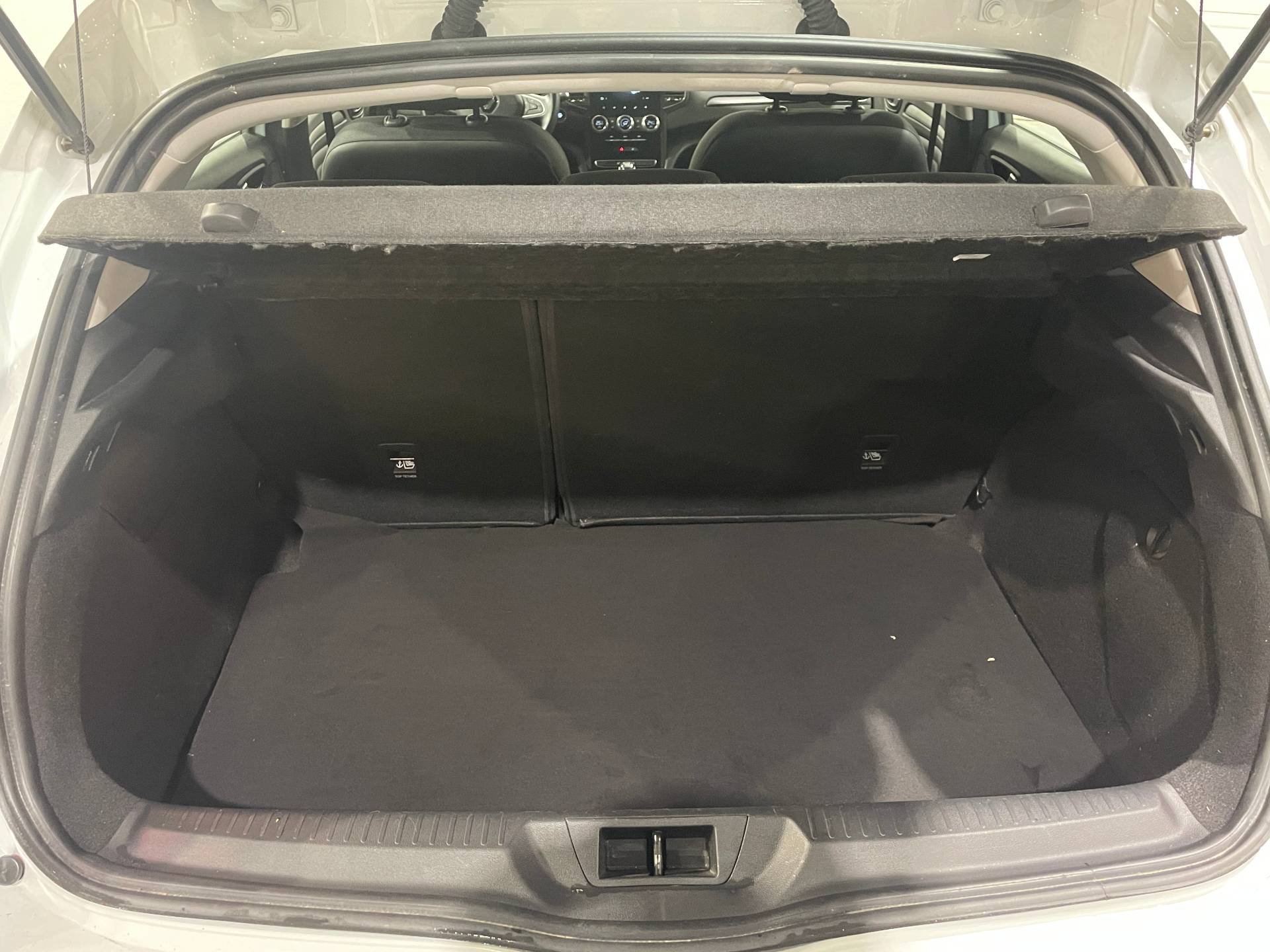 Photo 37 du véhicule RENAULT MEGANE IV BERLINE