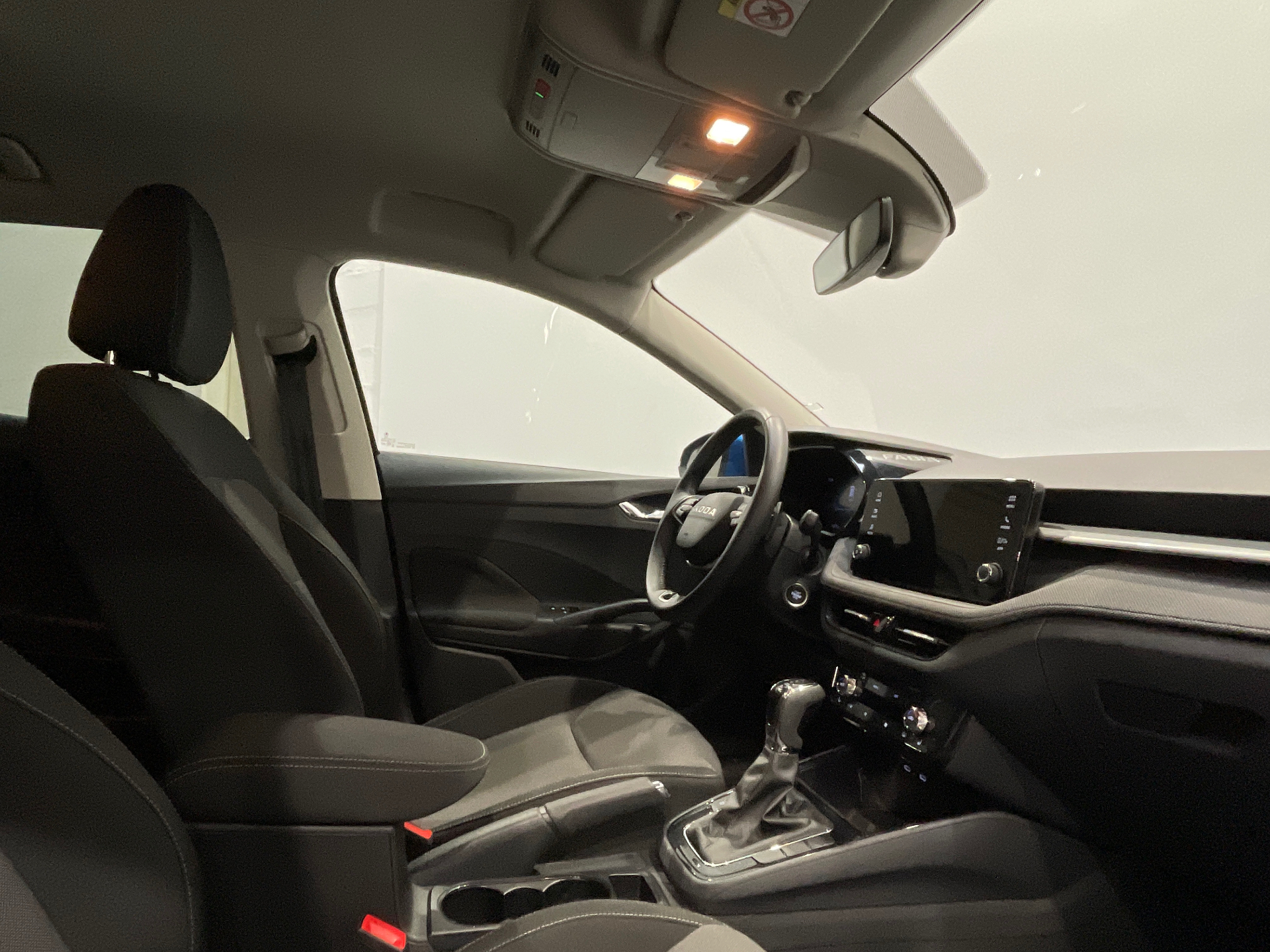 Photo 22 du véhicule SKODA FABIA