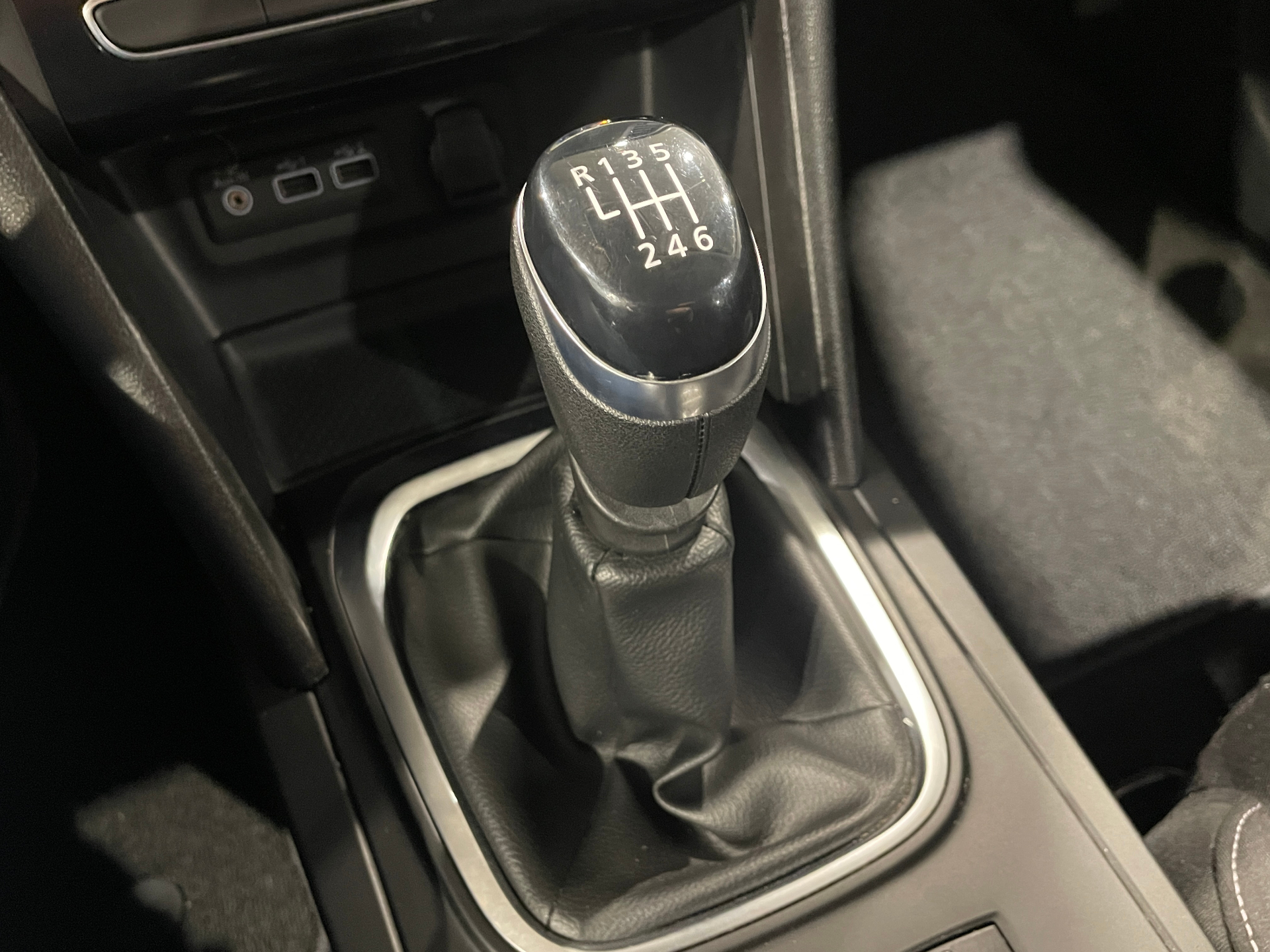 Photo 26 du véhicule RENAULT MEGANE IV BERLINE