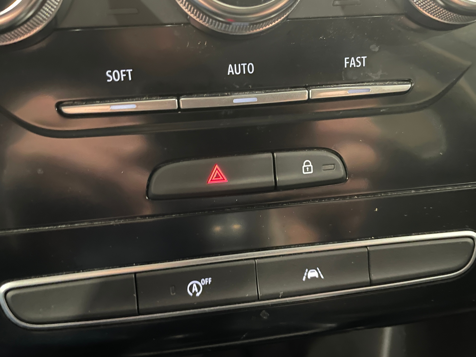 Photo 24 du véhicule RENAULT MEGANE IV BERLINE