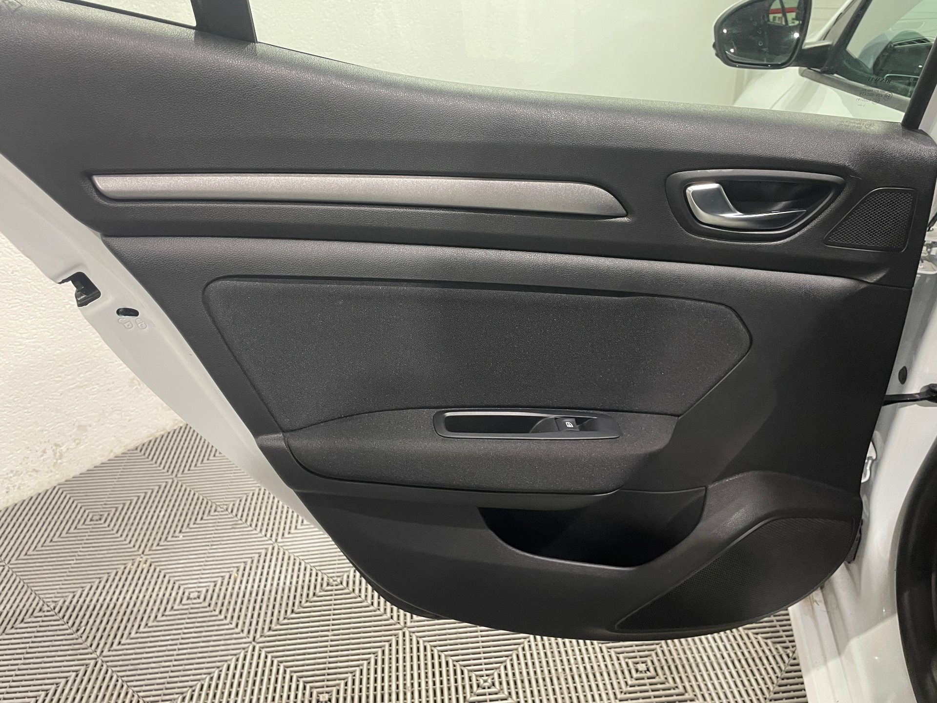 Photo 16 du véhicule RENAULT MEGANE IV BERLINE